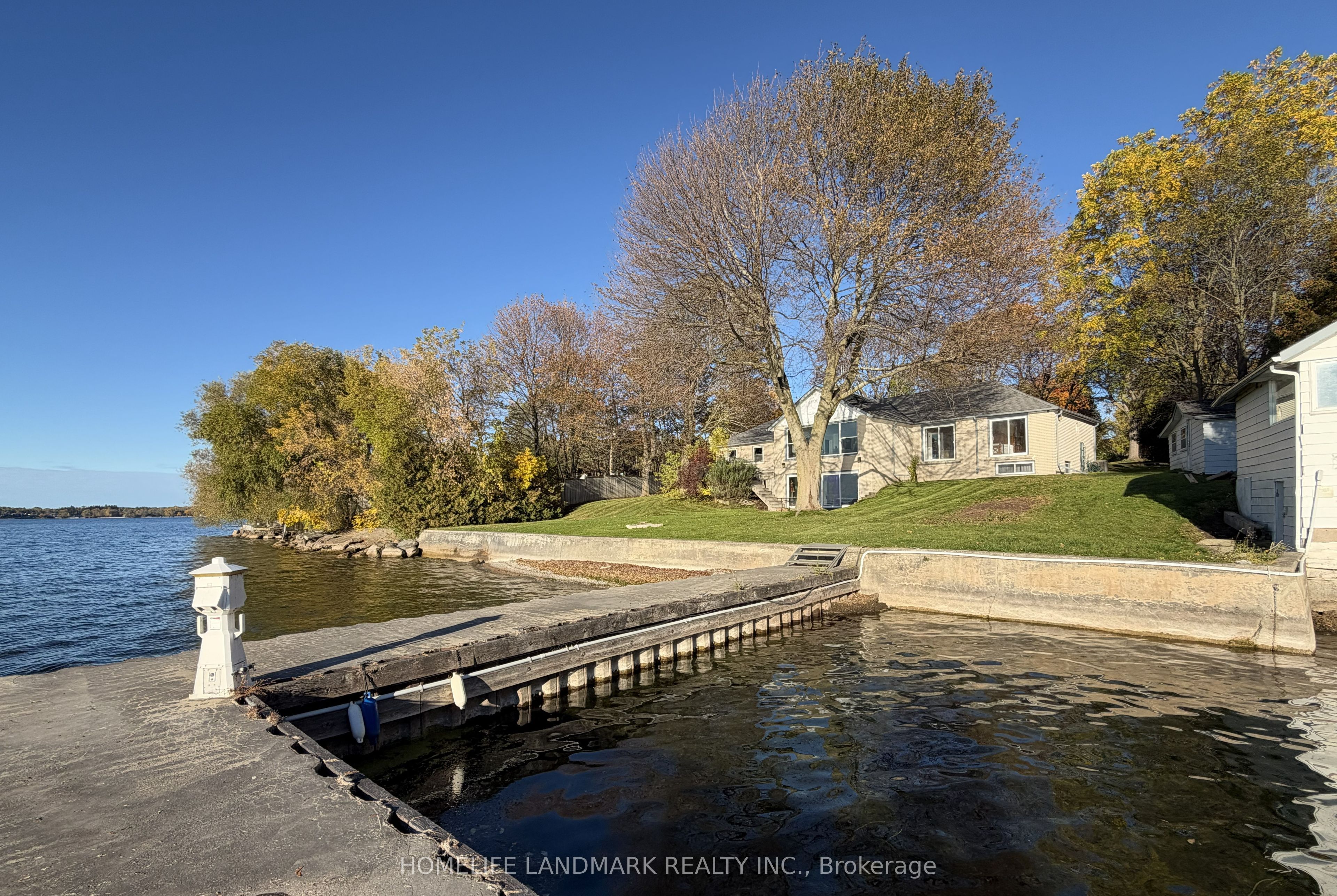 100 Lake Drive N Property Photo 2