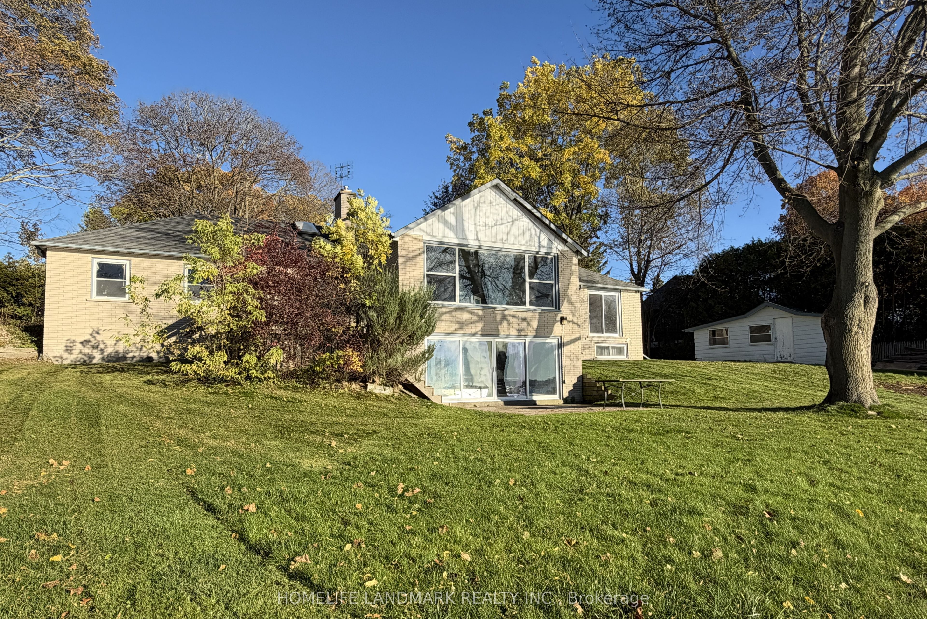 100 Lake Drive N Property Photo 3