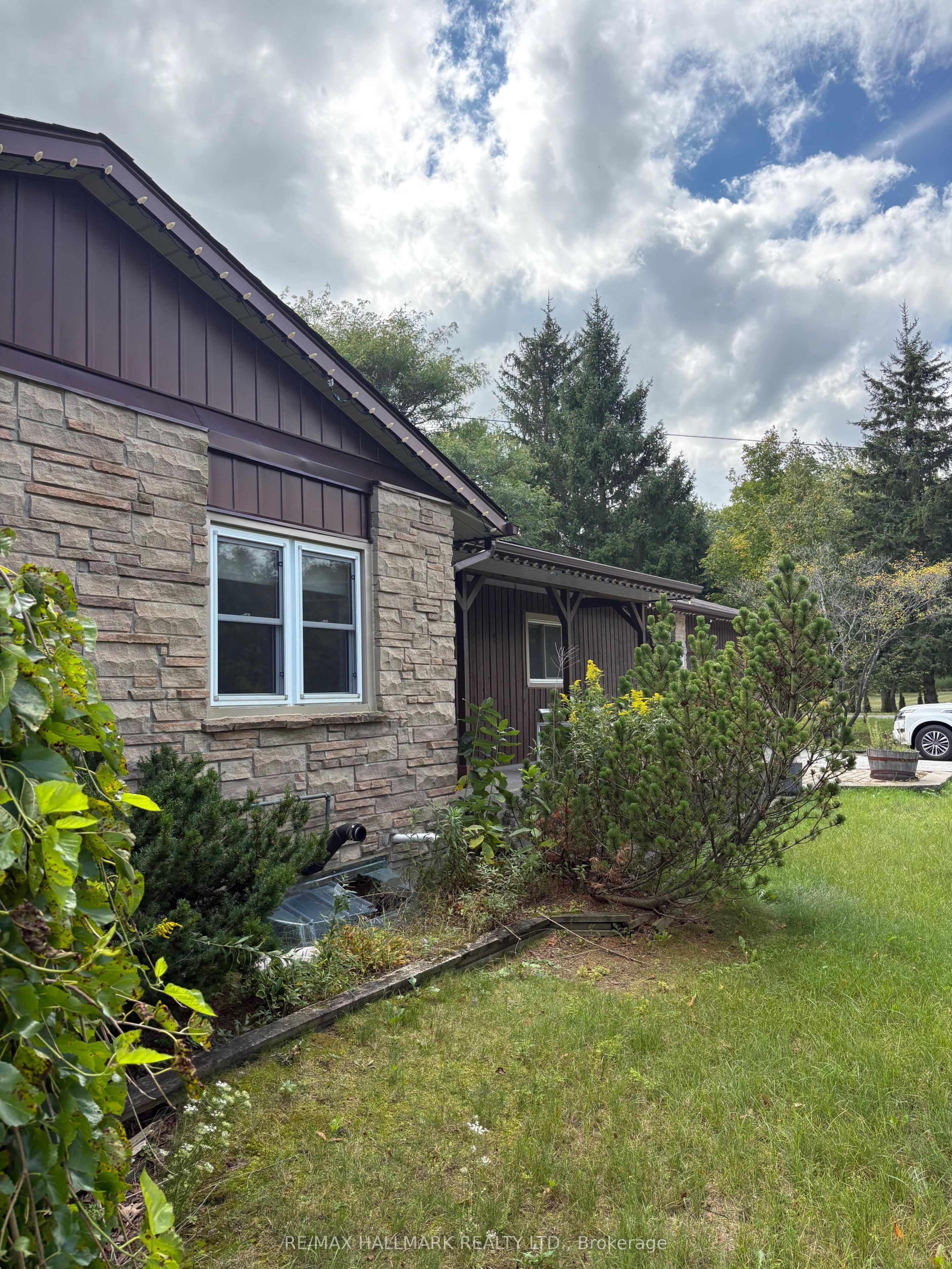 4749 E Aurora Road E Property Photo 5