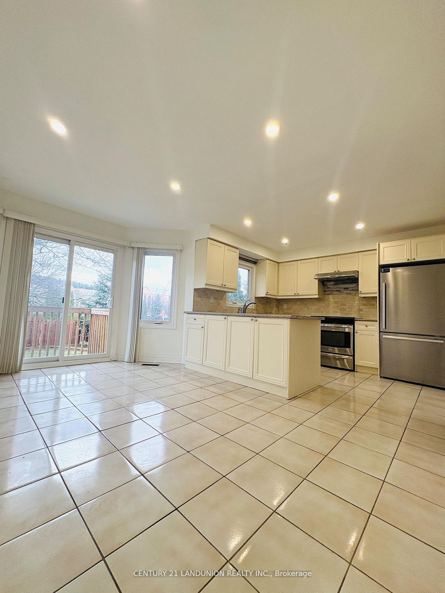 Main 48 Marchwood Crescent Property Photo 4