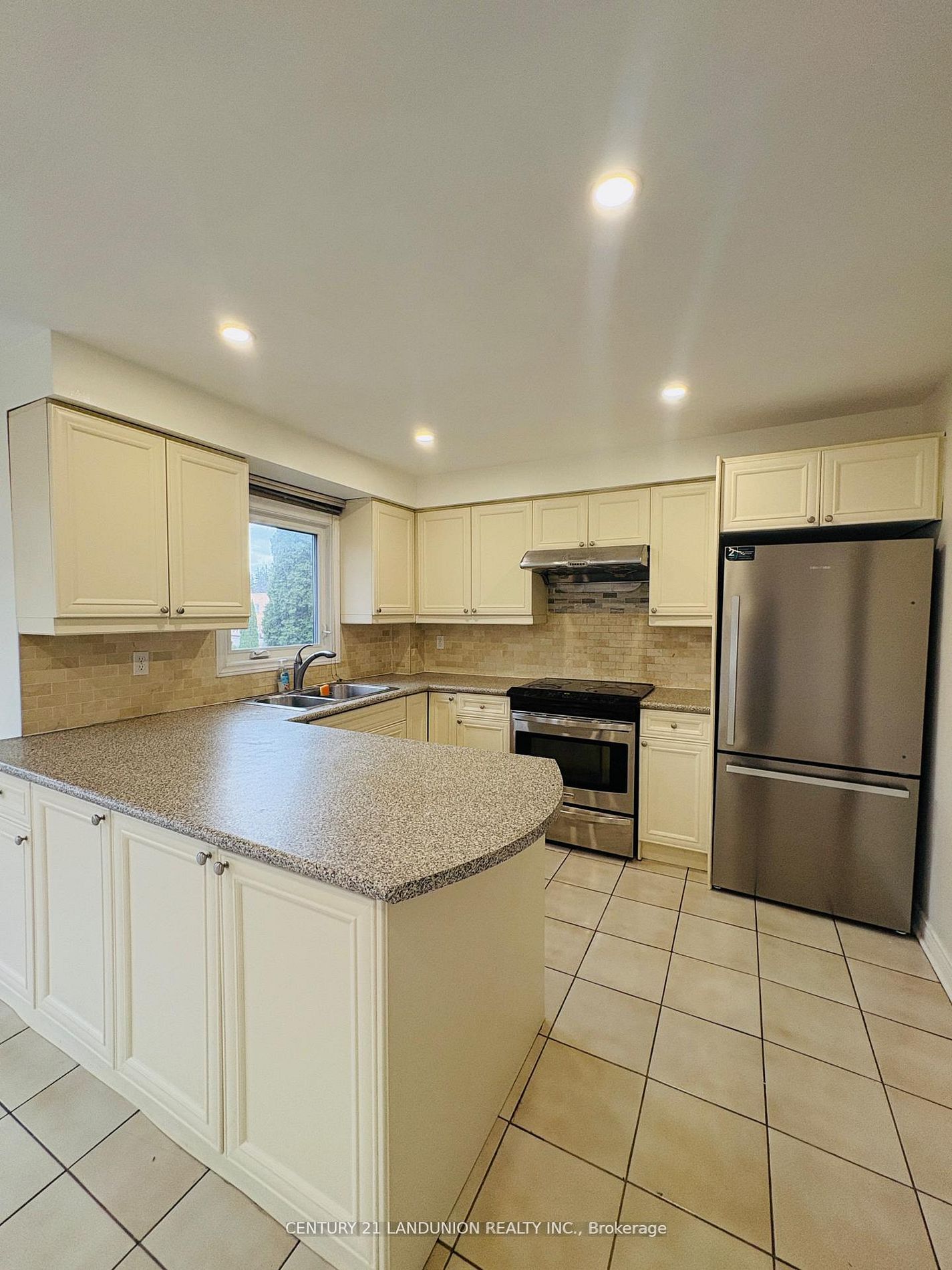 Main 48 Marchwood Crescent Property Photo 5
