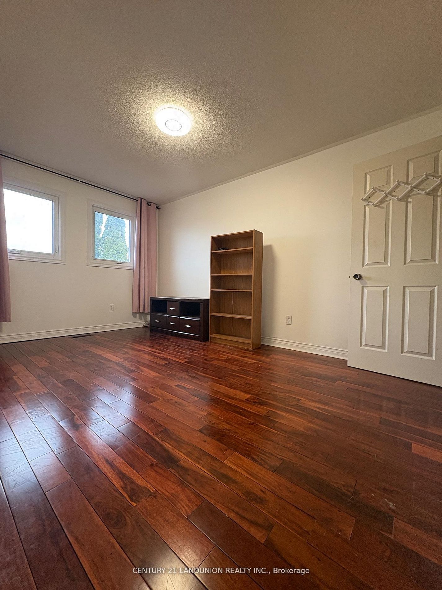 Main 48 Marchwood Crescent Property Photo 9