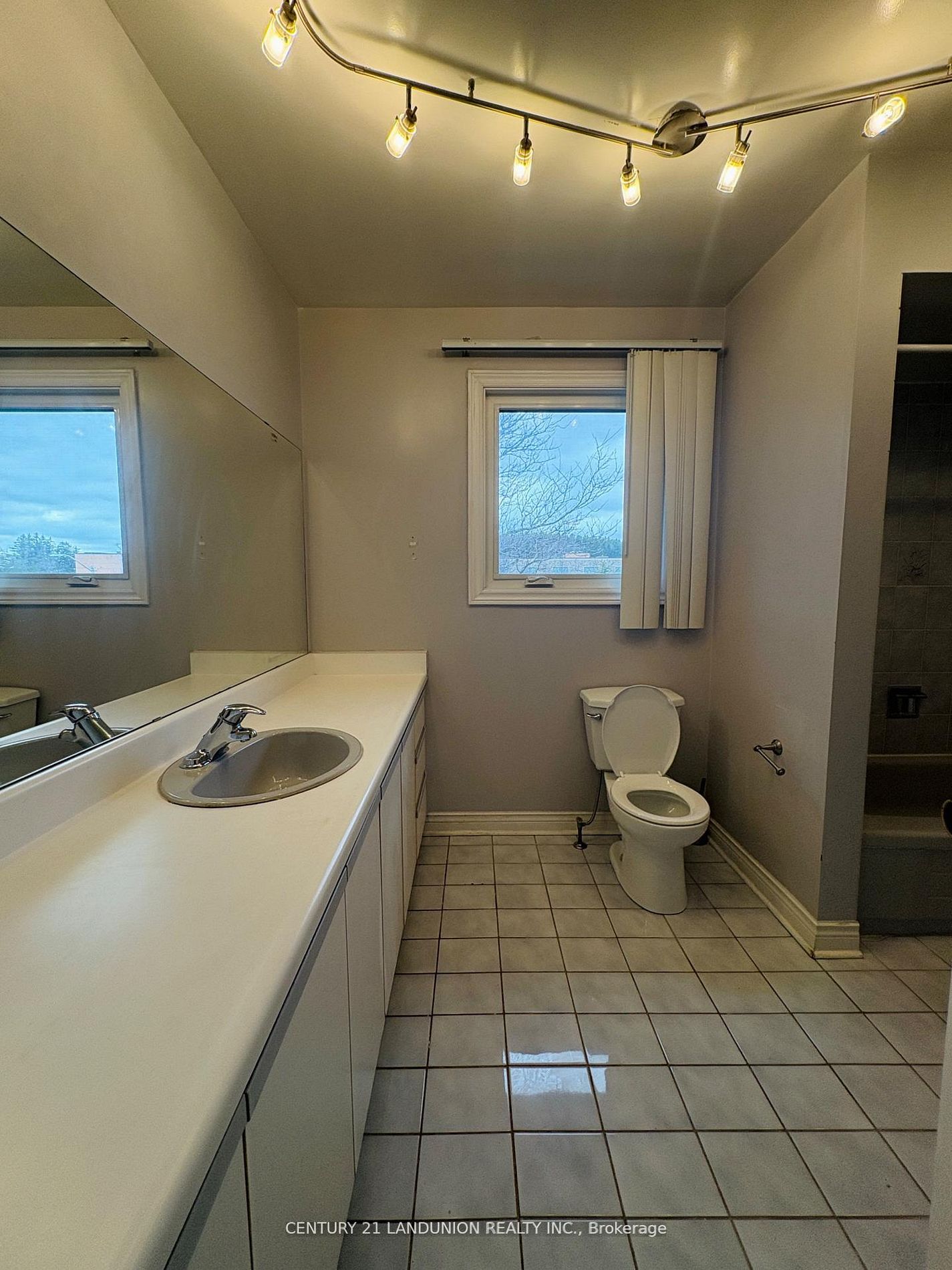 Main 48 Marchwood Crescent Property Photo 14