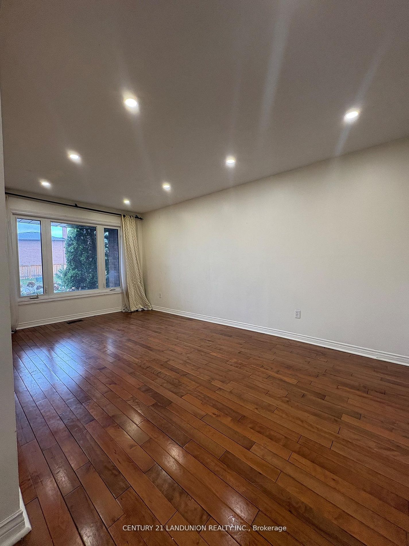 Main 48 Marchwood Crescent Property Photo 16
