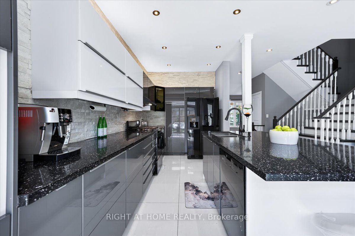 25 Longwood Avenue Property Photo 7
