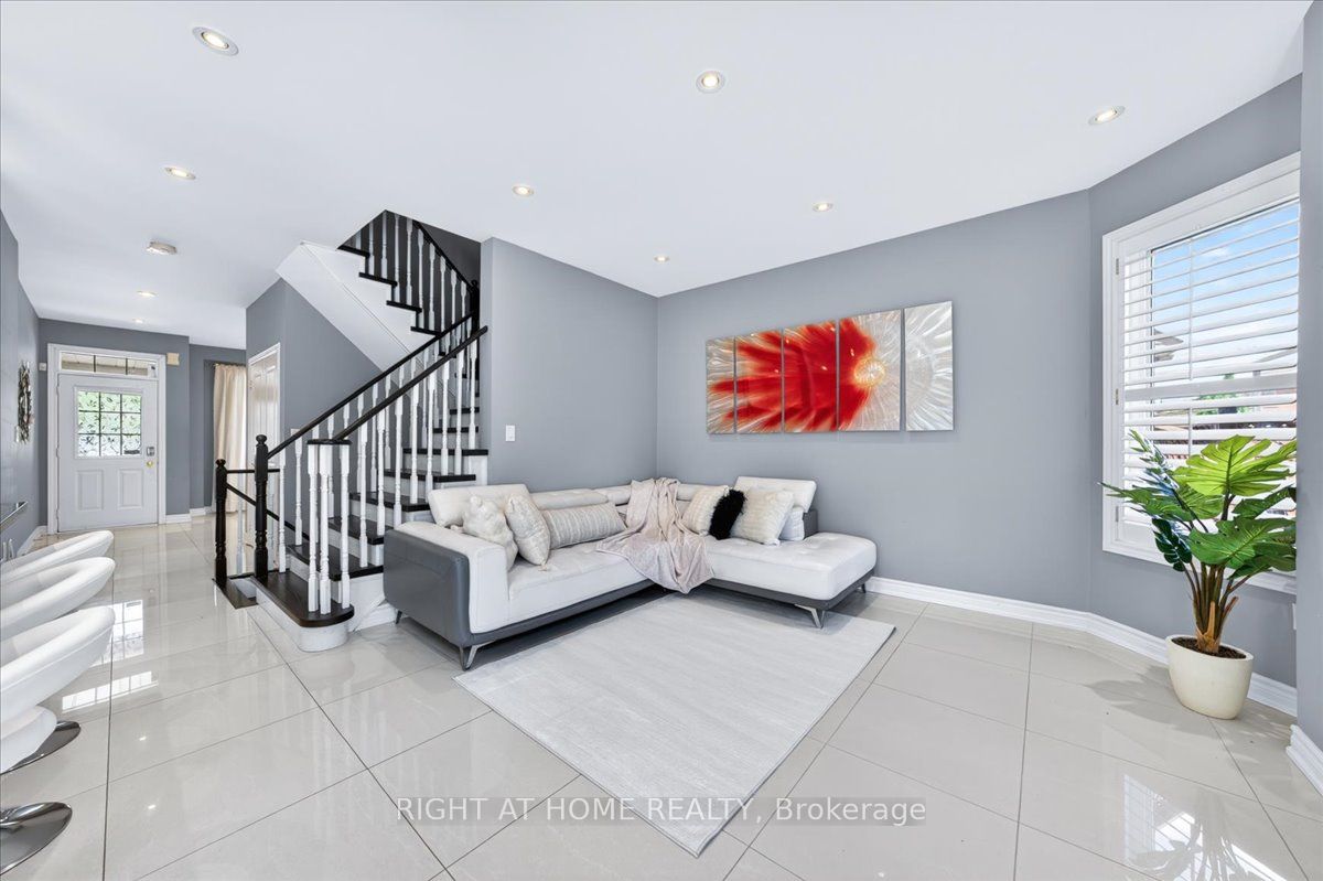 25 Longwood Avenue Property Photo 9