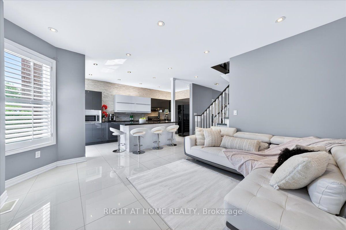25 Longwood Avenue Property Photo 10