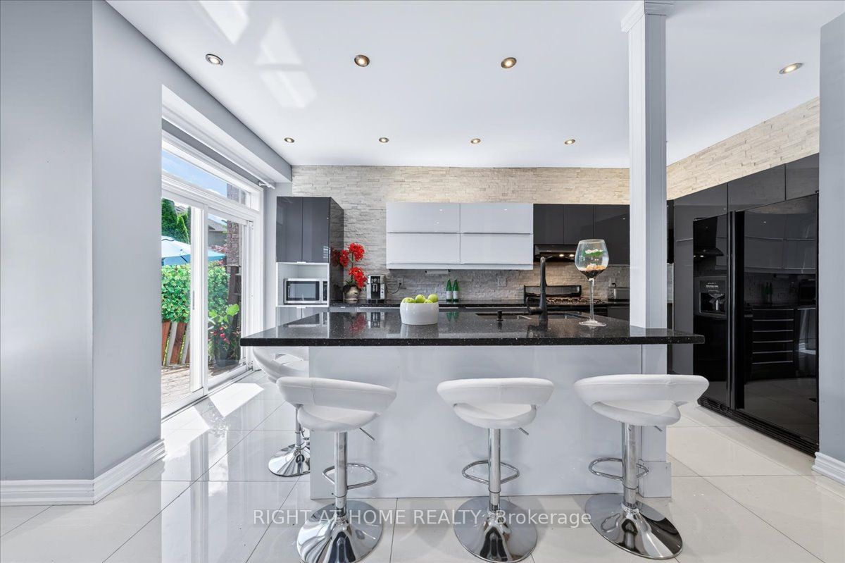 25 Longwood Avenue Property Photo 11