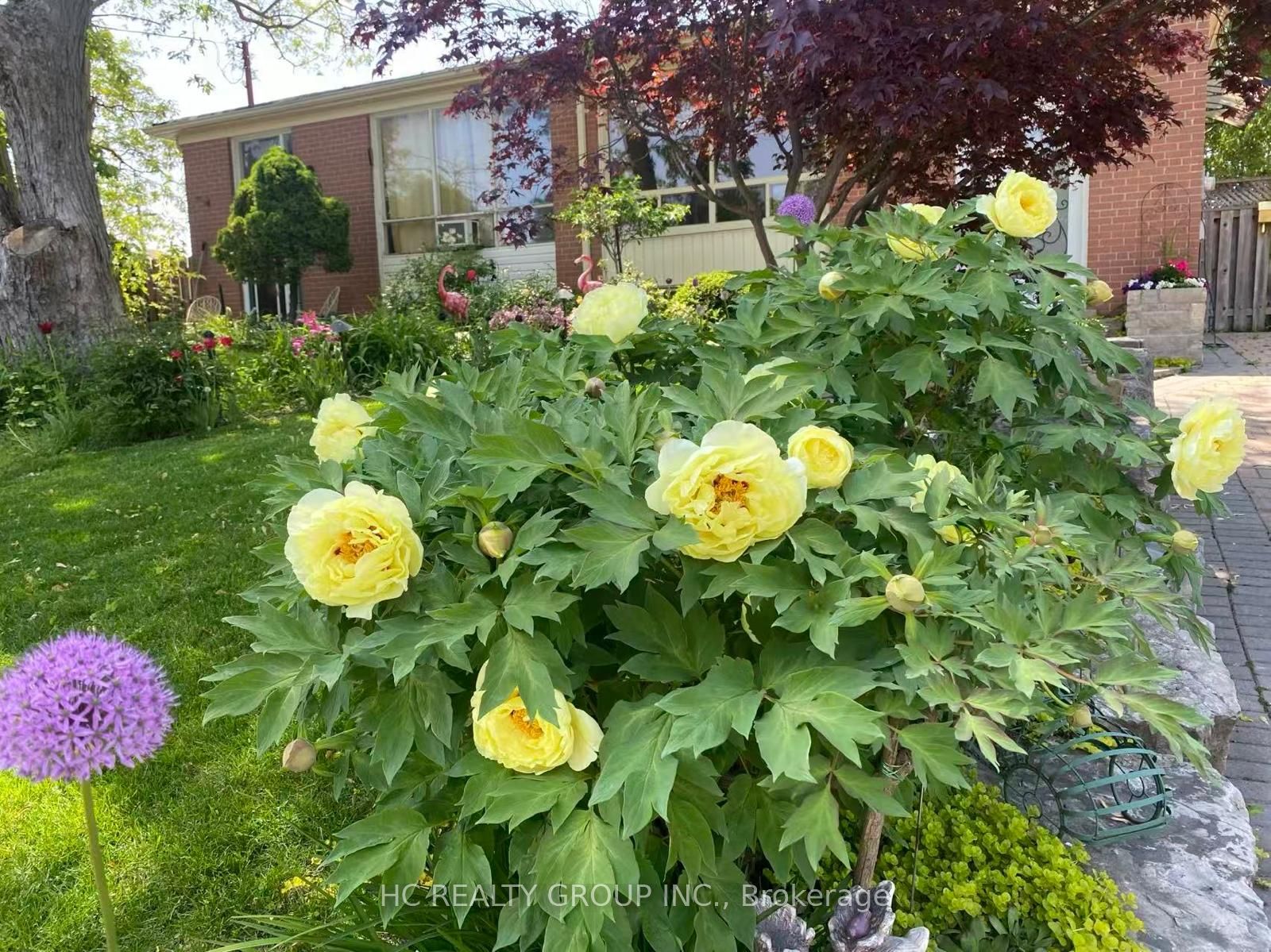 274 Browndale Crescent Property Photo 2
