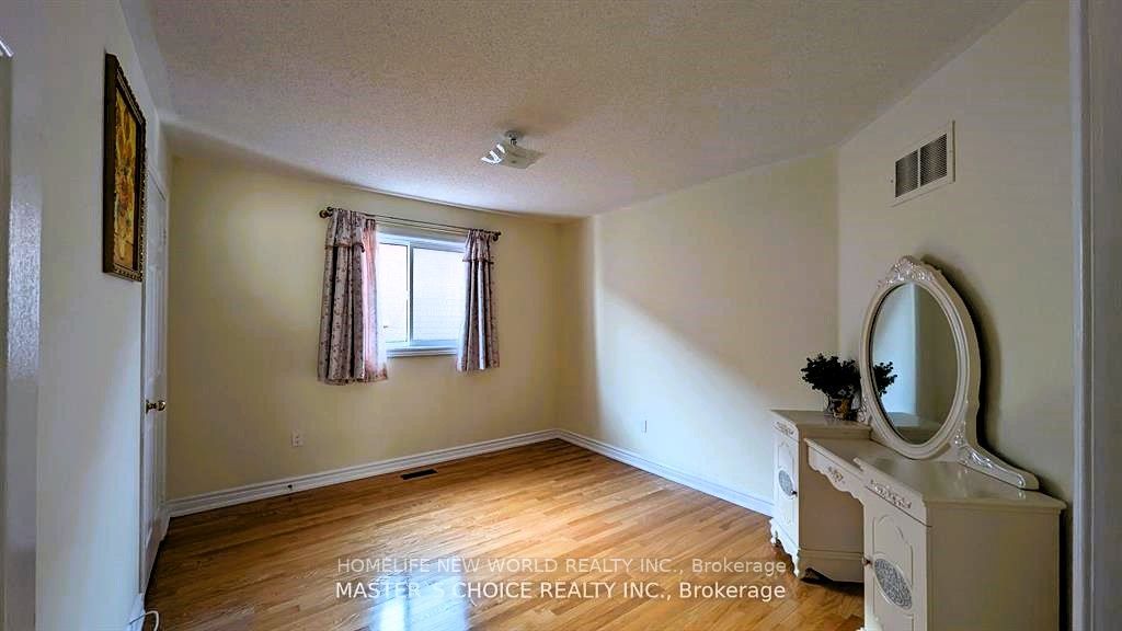 6 Farmstead Road Property Photo 9