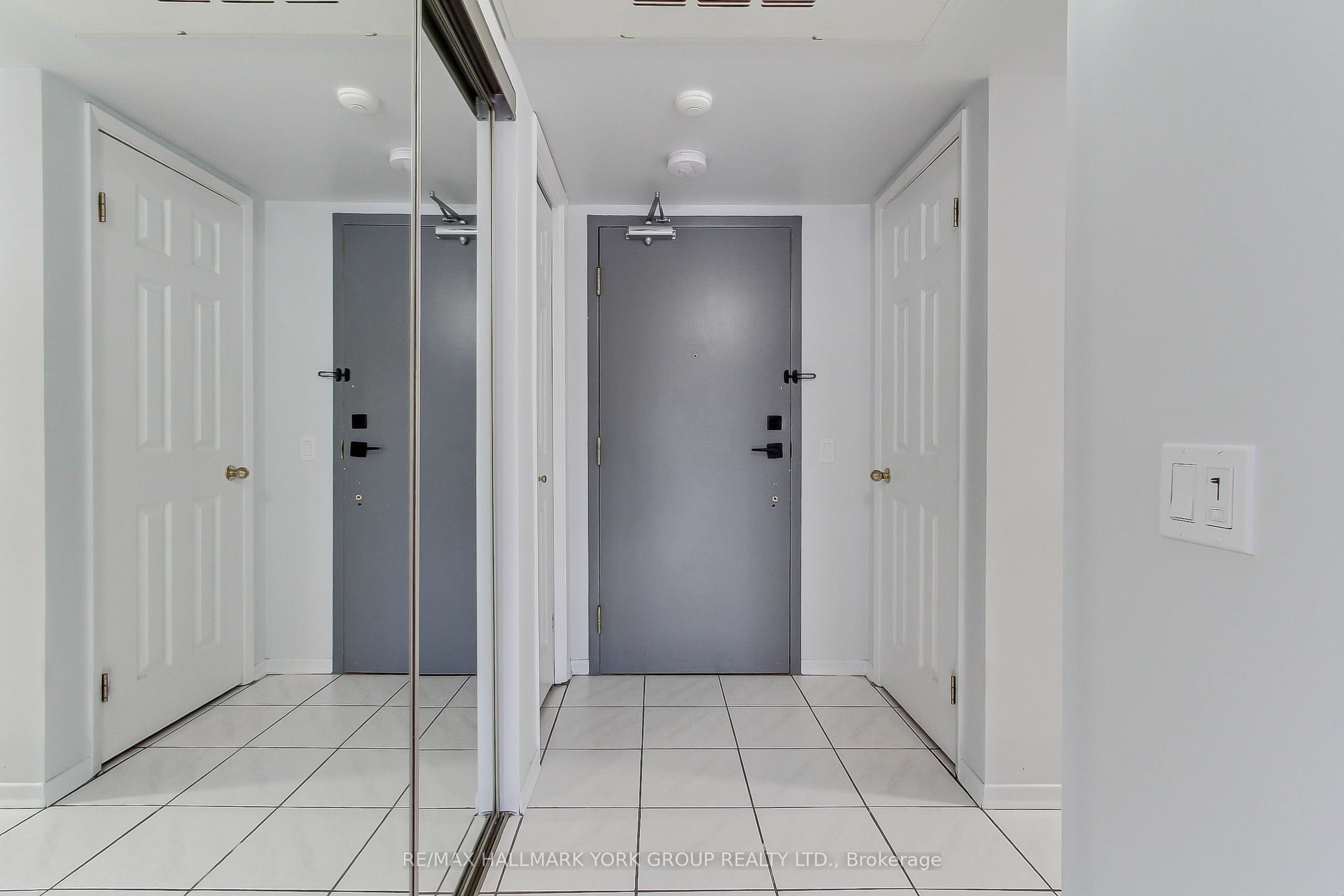 160 Wellington Street E 304 Property Photo 2