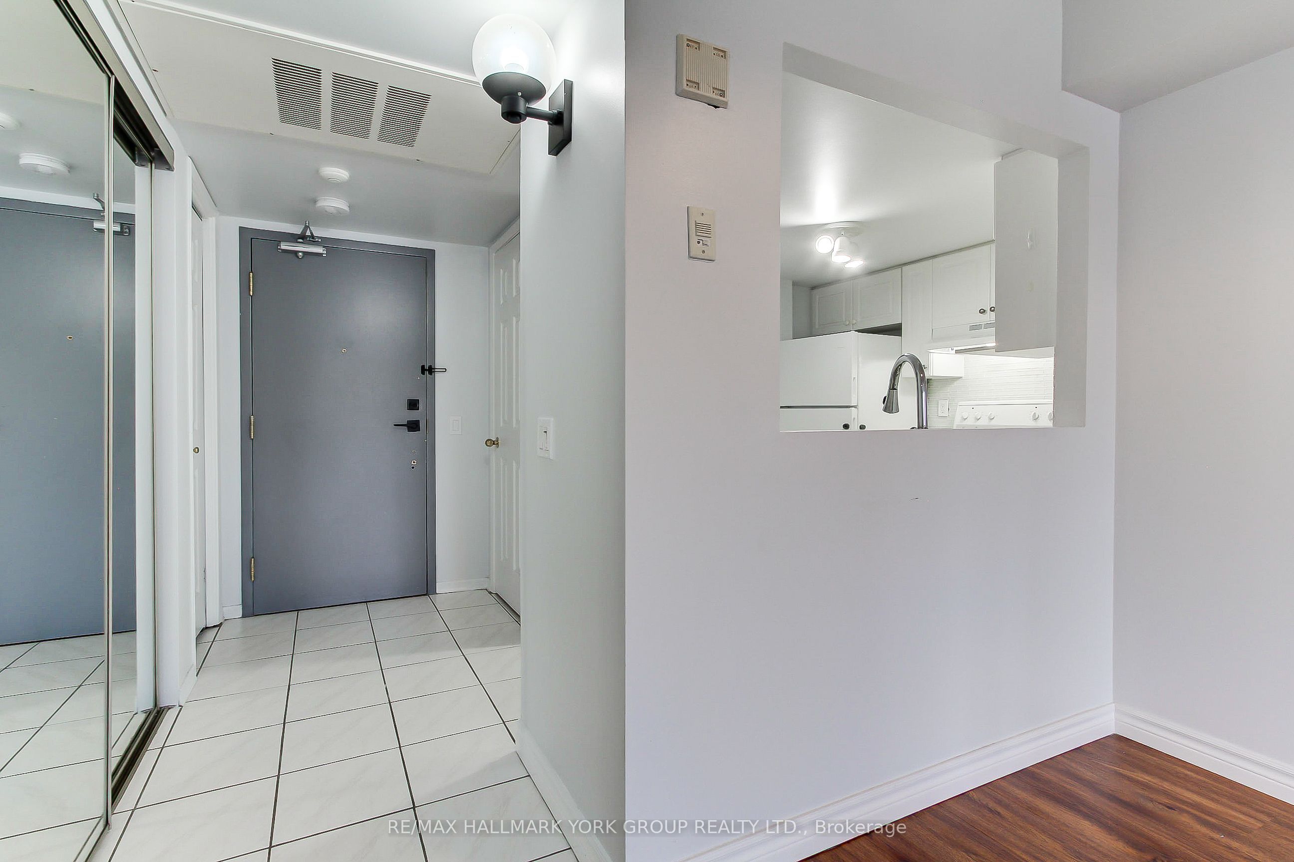160 Wellington Street E 304 Property Photo 3