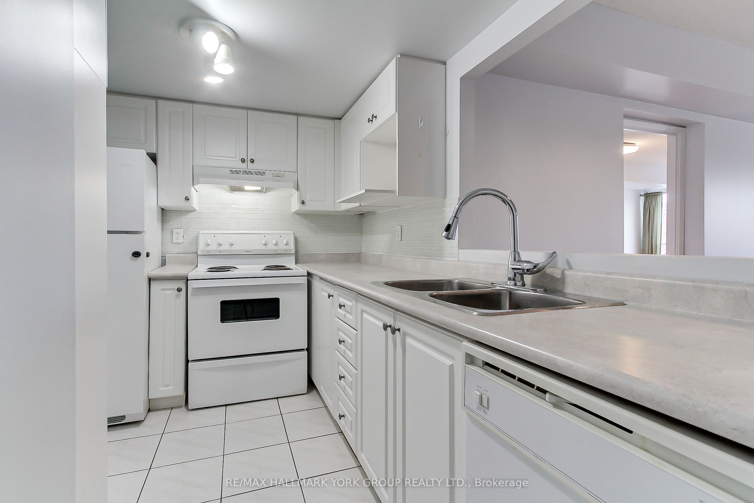 160 Wellington Street E 304 Property Photo 4
