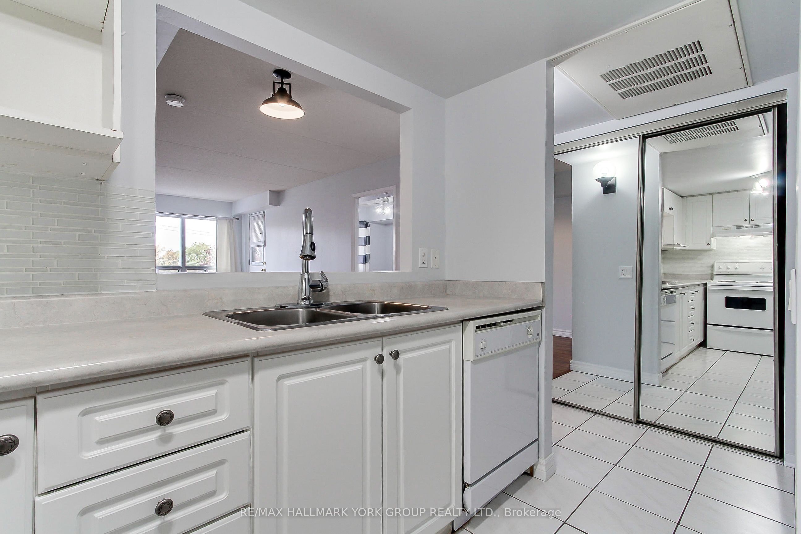 160 Wellington Street E 304 Property Photo 6