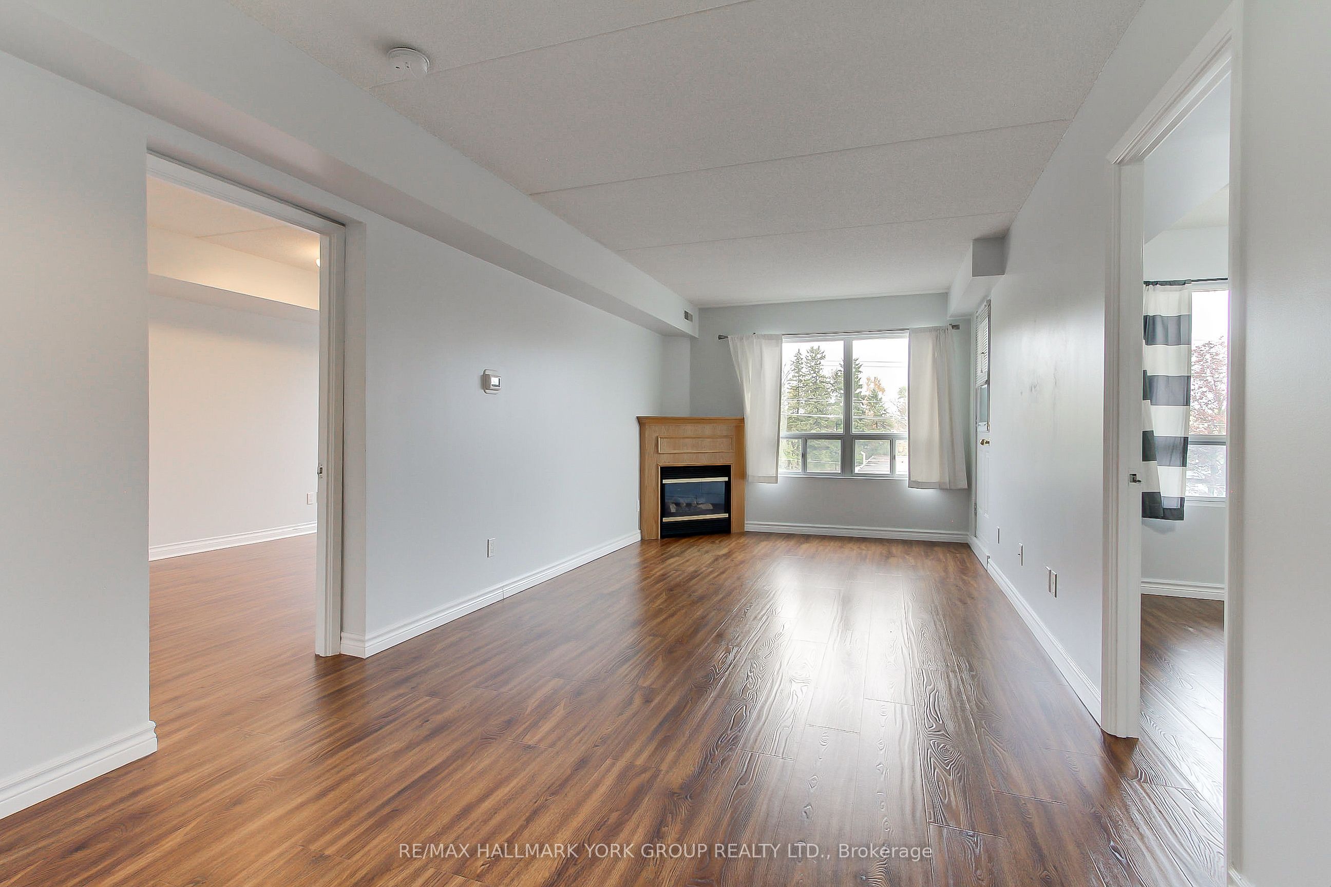 160 Wellington Street E 304 Property Photo 7