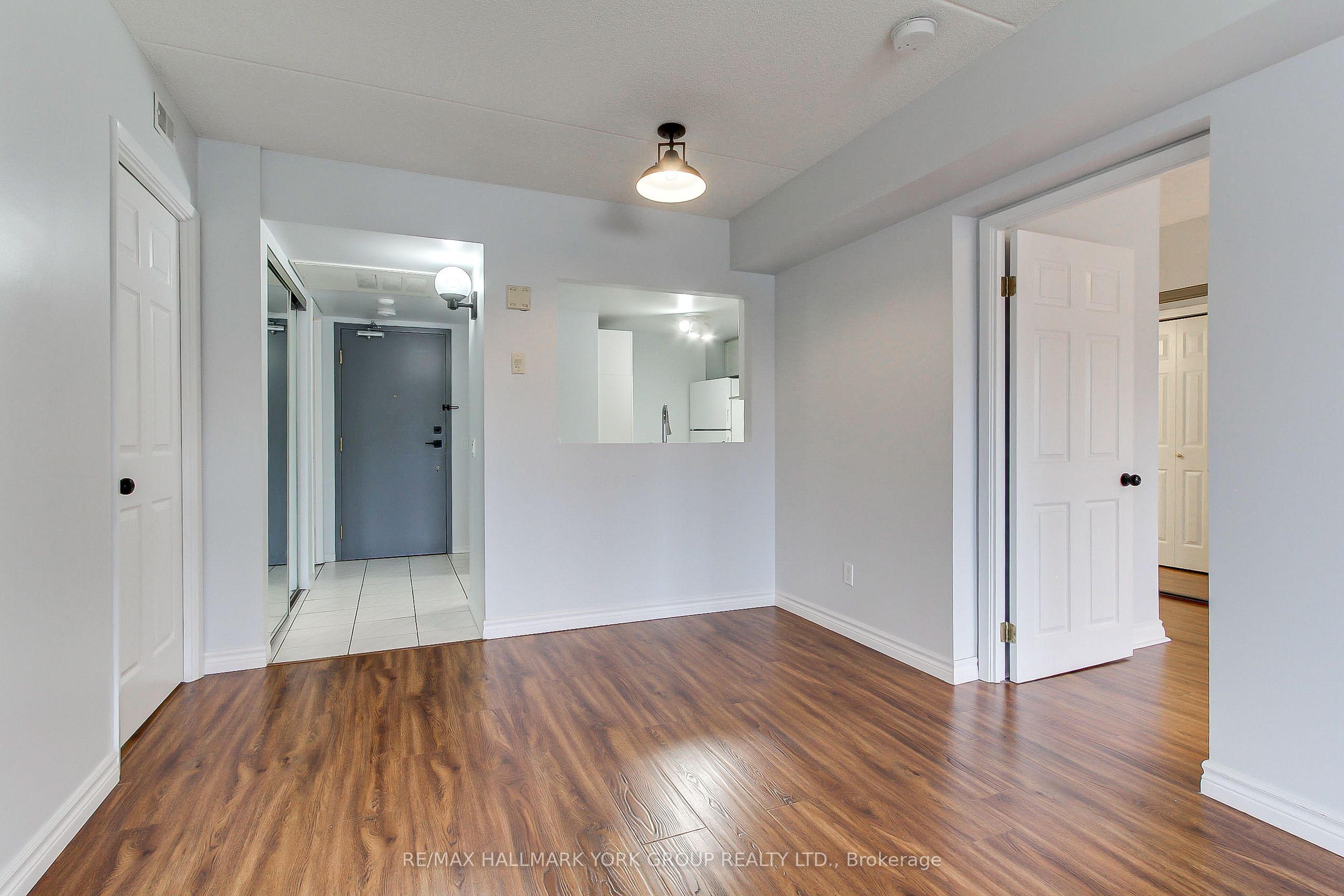 160 Wellington Street E 304 Property Photo 8