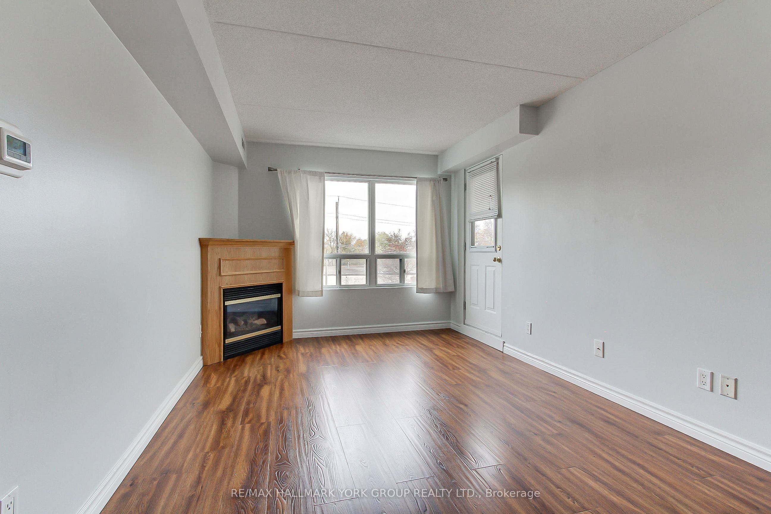 160 Wellington Street E 304 Property Photo 10