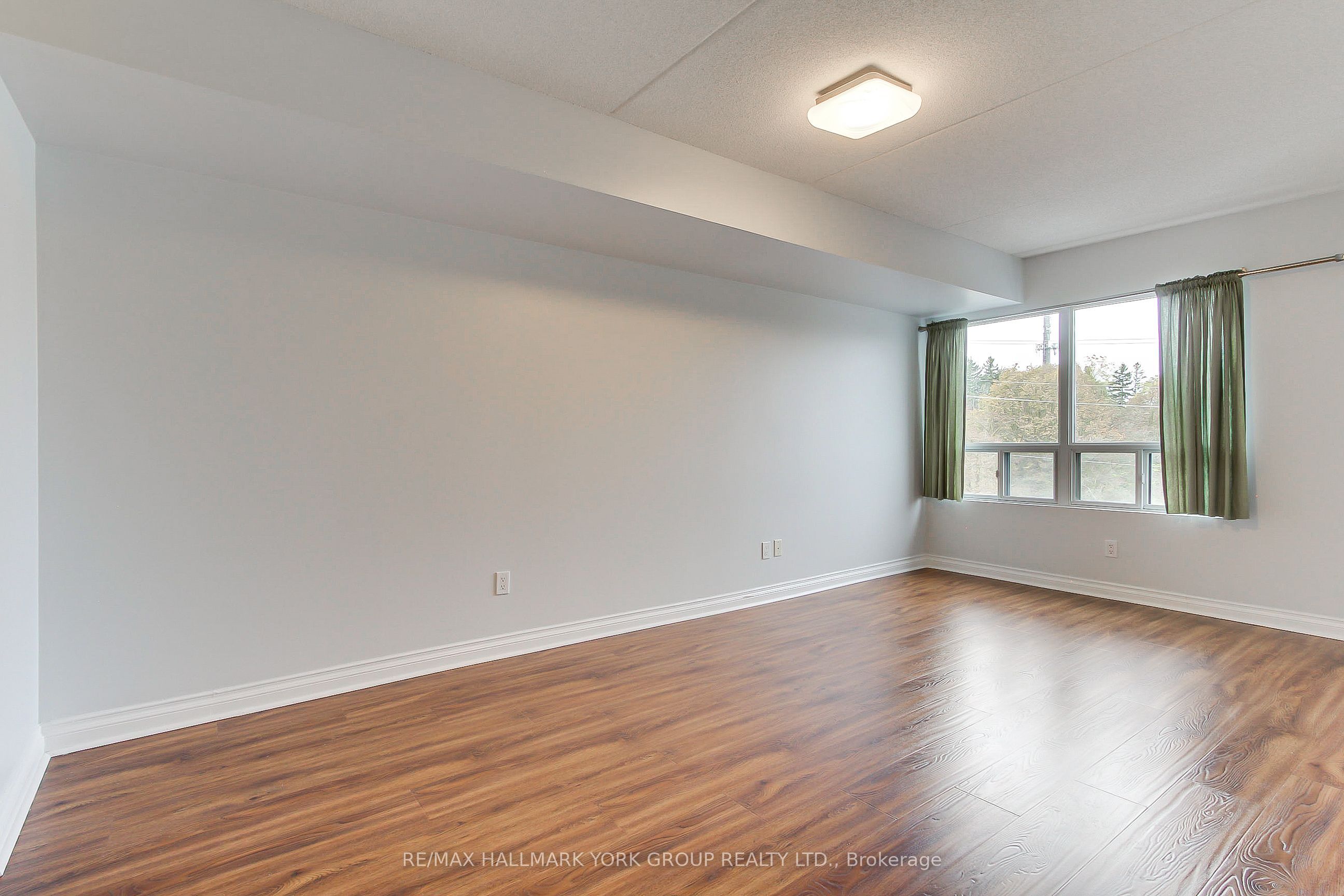 160 Wellington Street E 304 Property Photo 12
