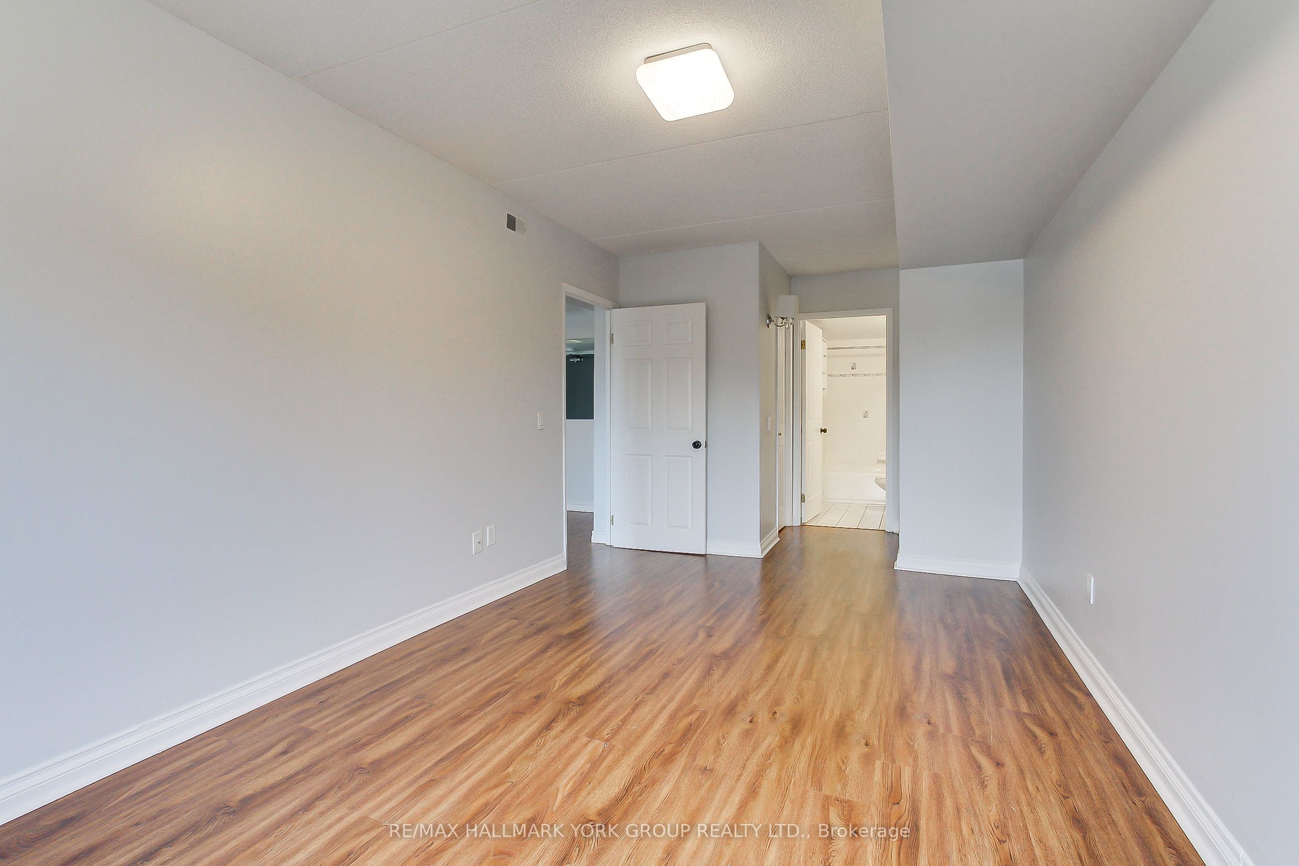 160 Wellington Street E 304 Property Photo 14