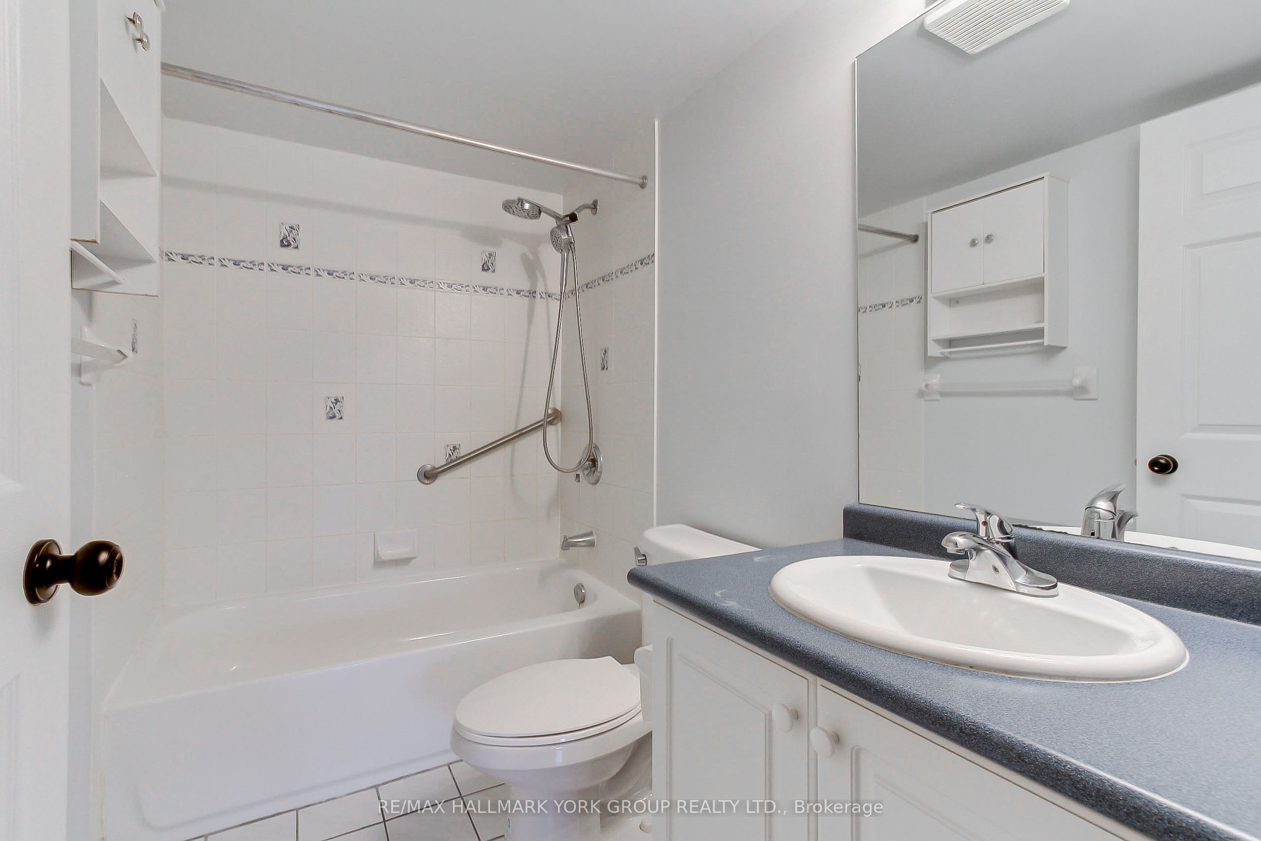 160 Wellington Street E 304 Property Photo 15