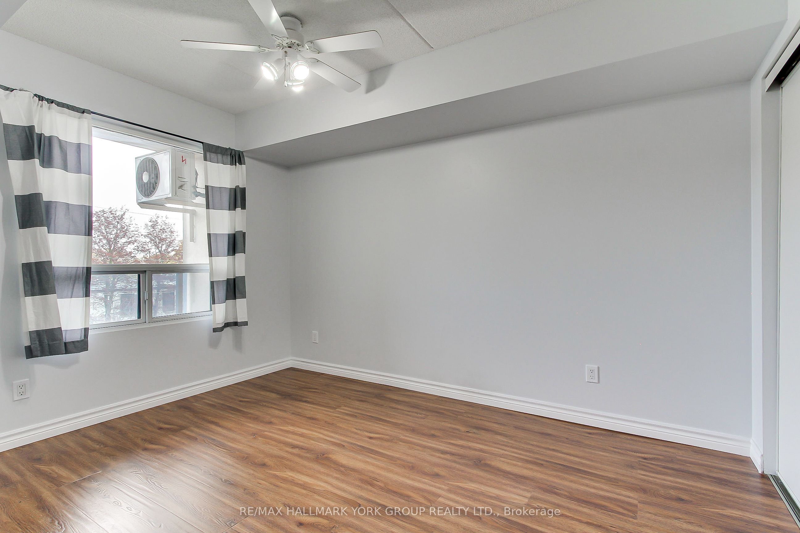 160 Wellington Street E 304 Property Photo 16