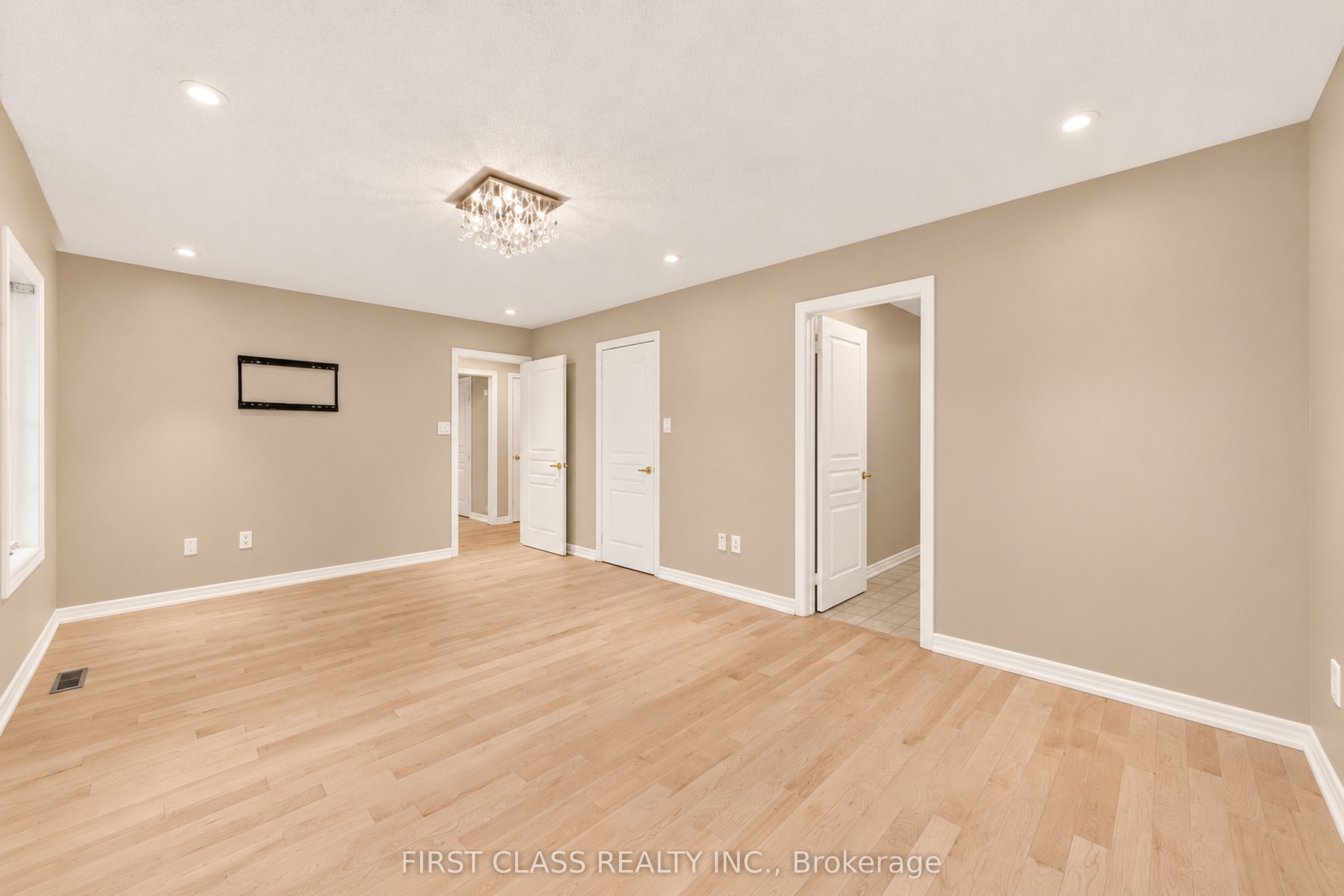 4 Hawkweed Manor Property Photo 34