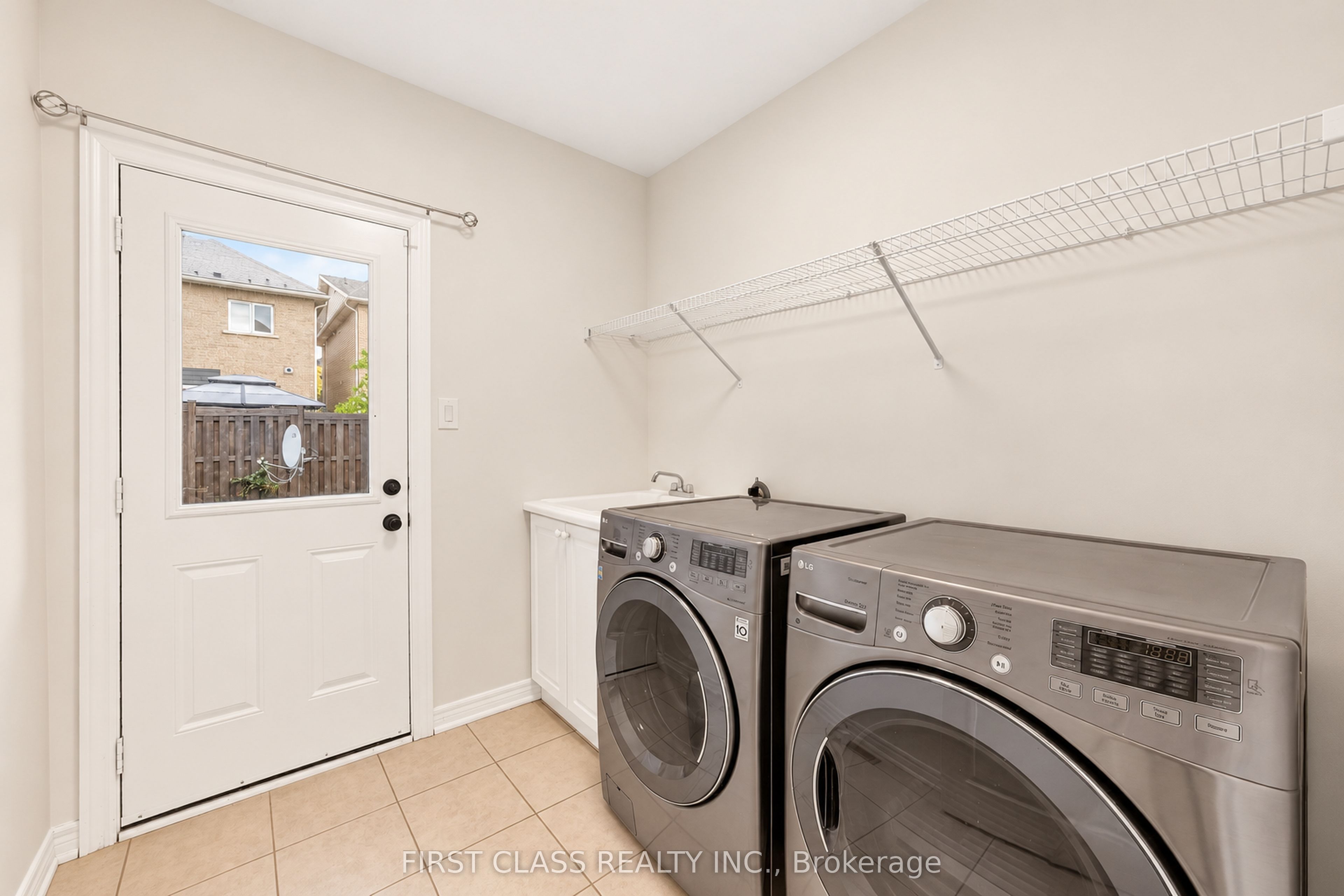 4 Hawkweed Manor Property Photo 39