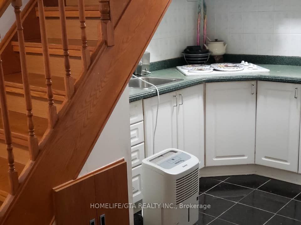 99 Galbraith Crescent Basement Property Photo 2