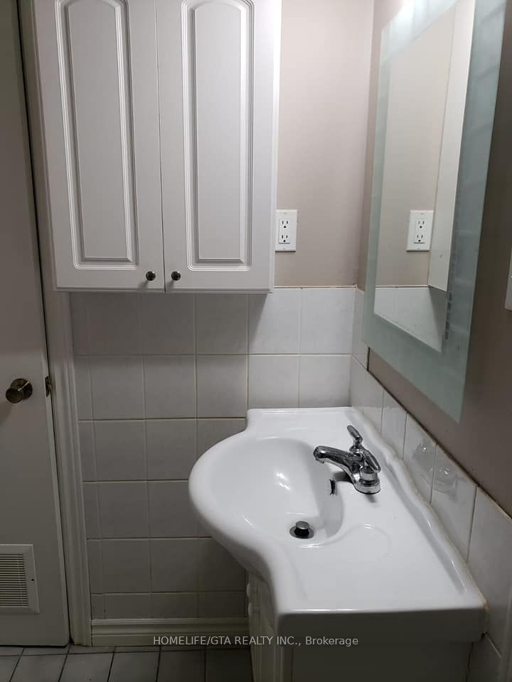 99 Galbraith Crescent Basement Property Photo 8