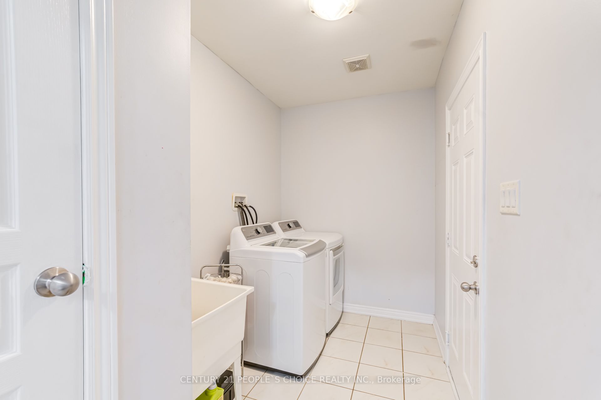 257 East's Corners Boulevard Property Photo 23