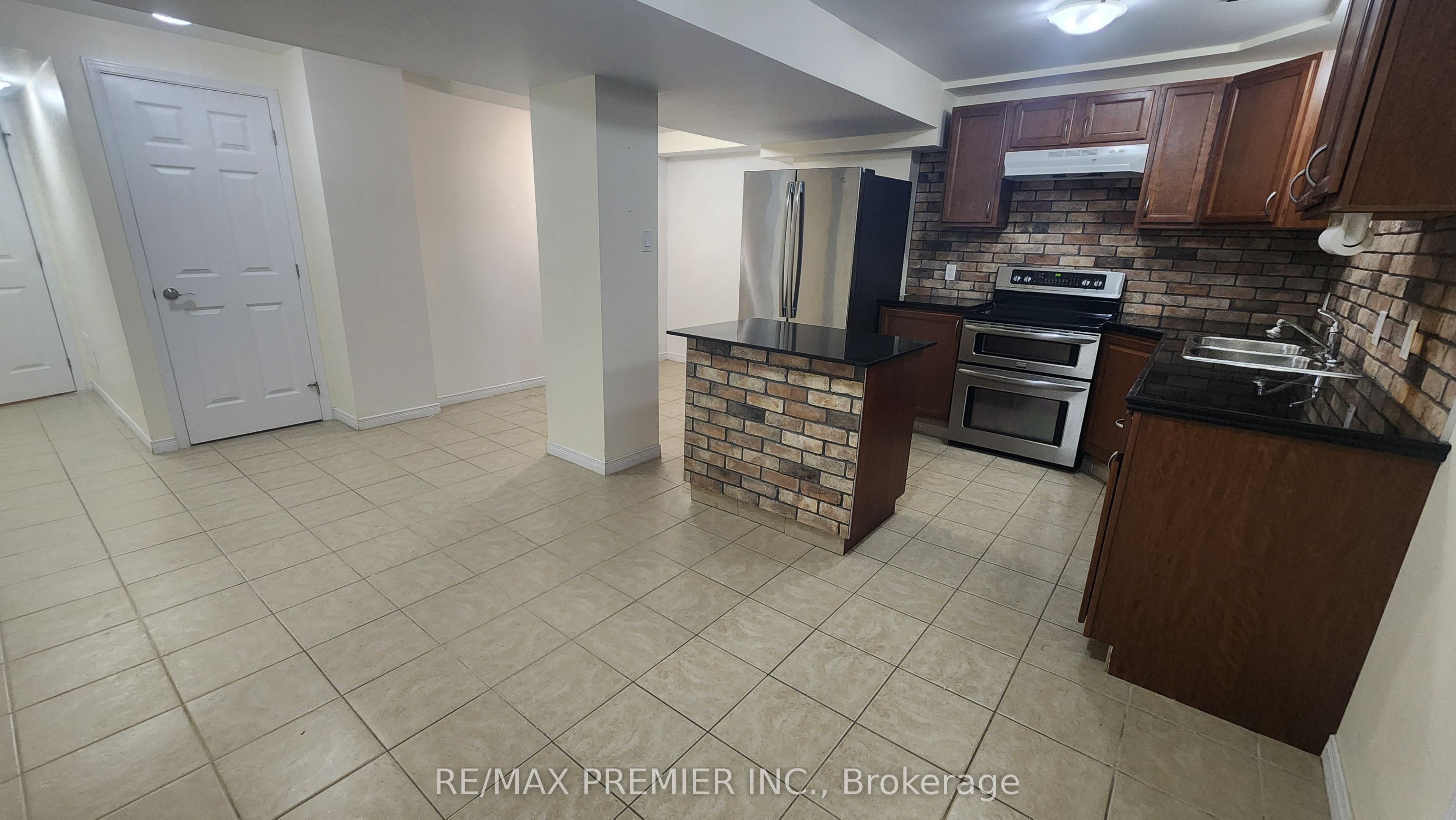 14a Oxbow Court Basement Property Photo 2