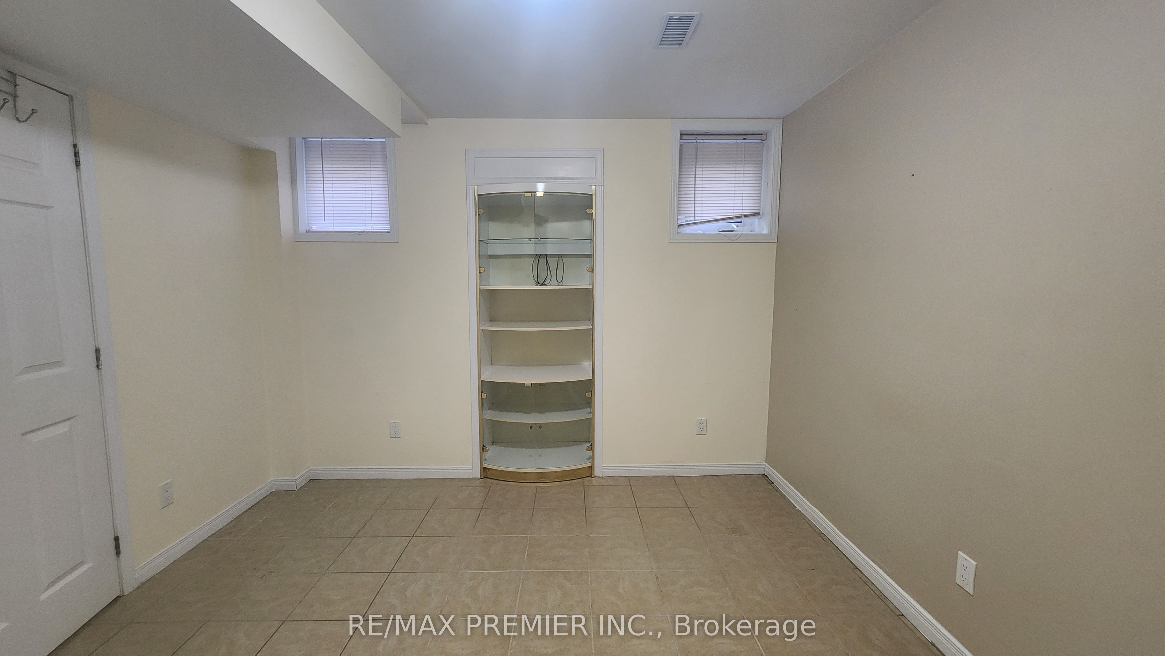 14a Oxbow Court Basement Property Photo 8