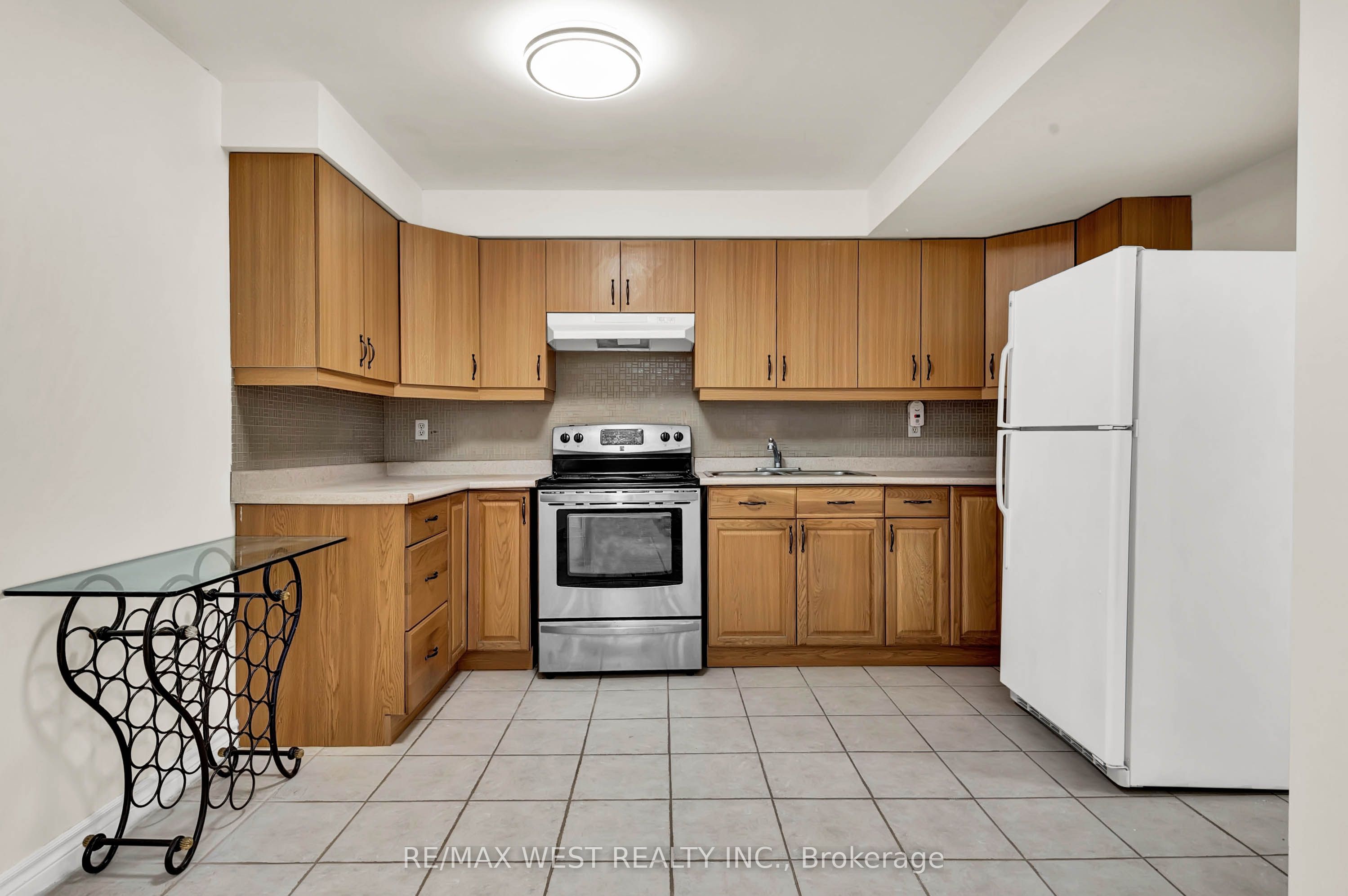 131 Bernard Avenue Bsmt Property Photo 5