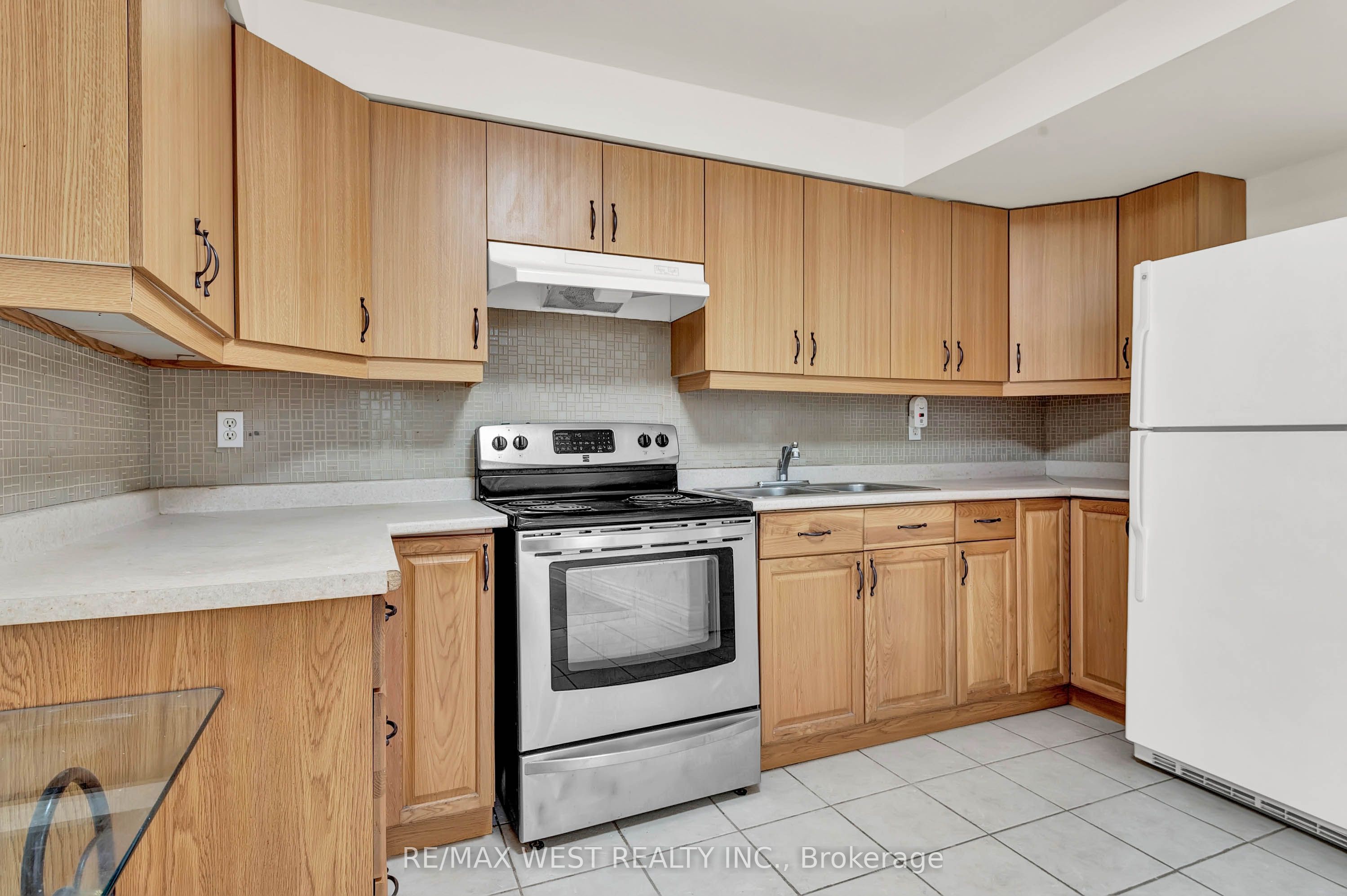 131 Bernard Avenue Bsmt Property Photo 6