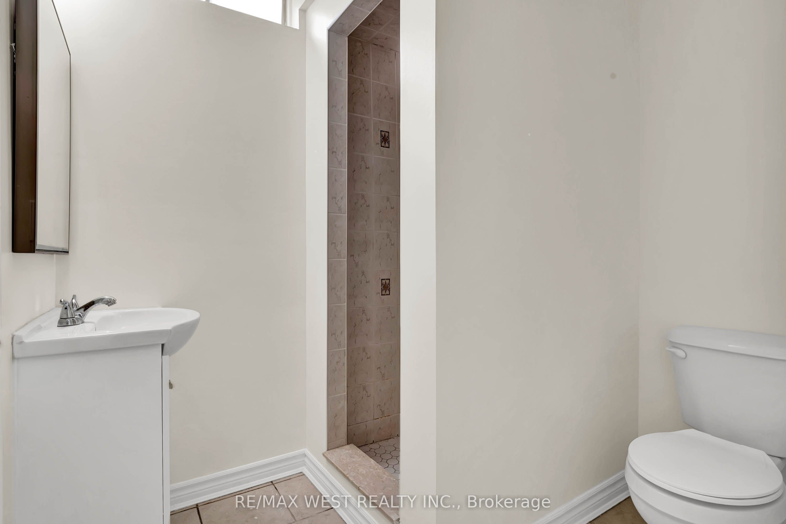 131 Bernard Avenue Bsmt Property Photo 11