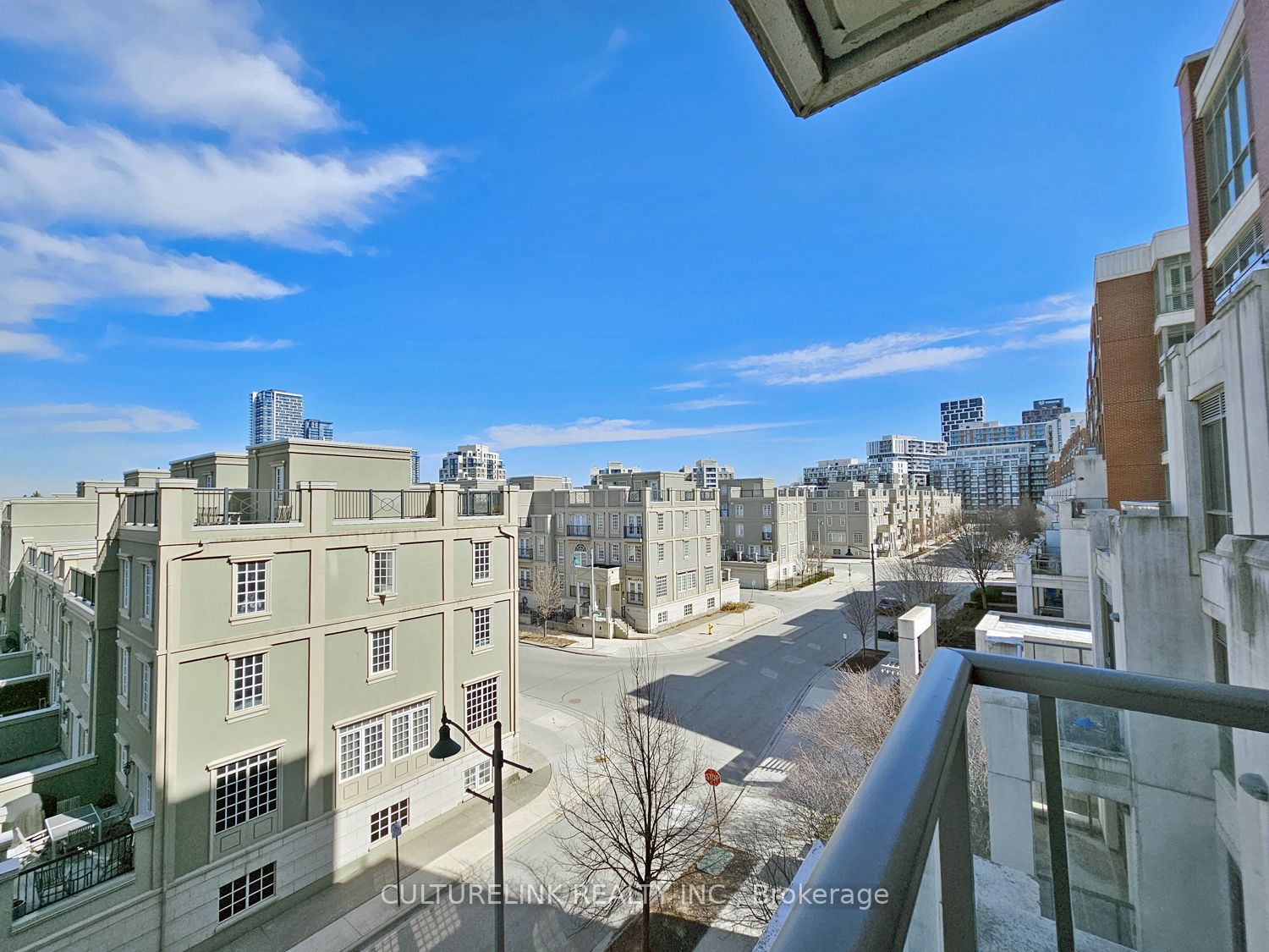 1 Upper Duke Crescent 401 Property Photo 2