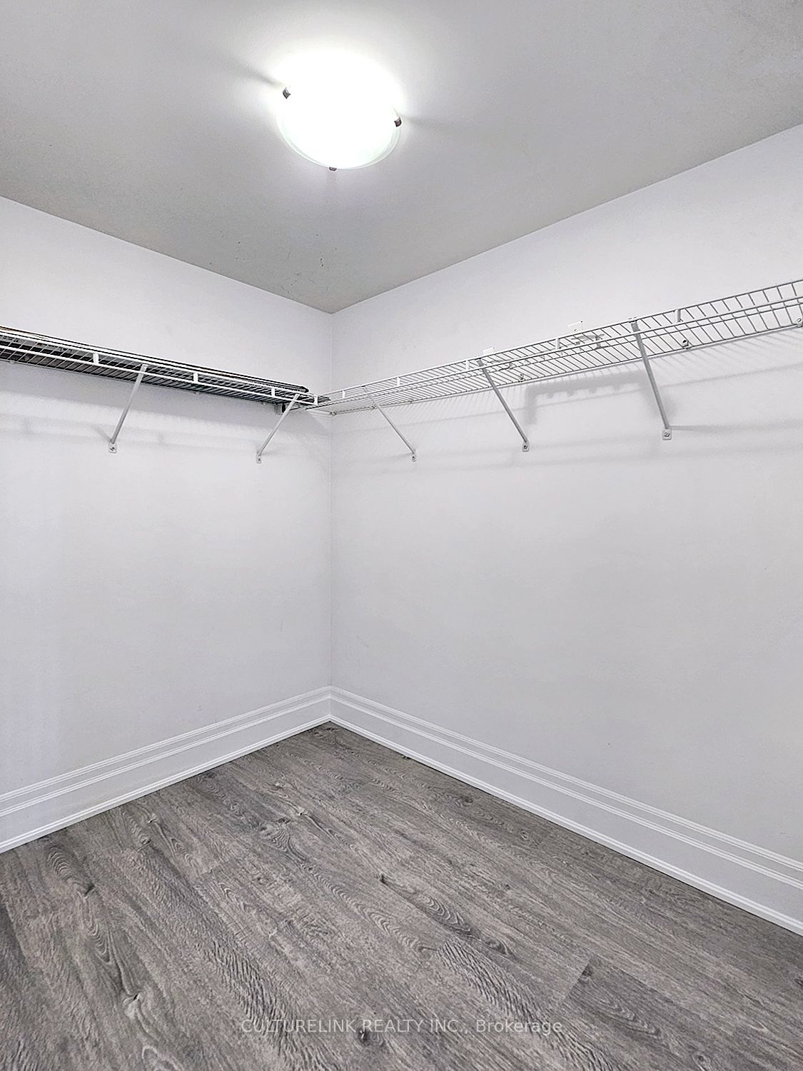 1 Upper Duke Crescent 401 Property Photo 11