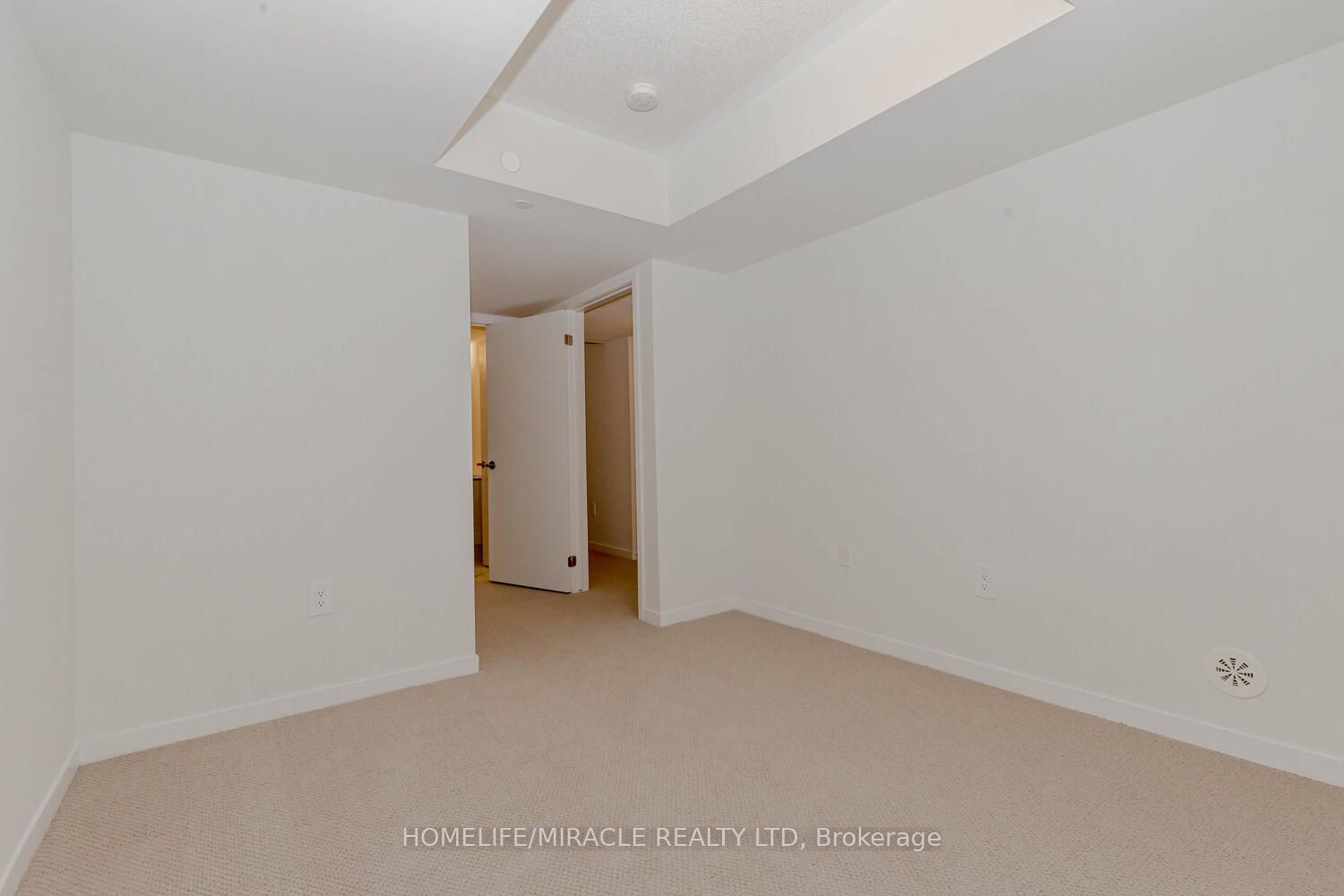 11 Honeycrisp Crescent 5 Property Photo 13