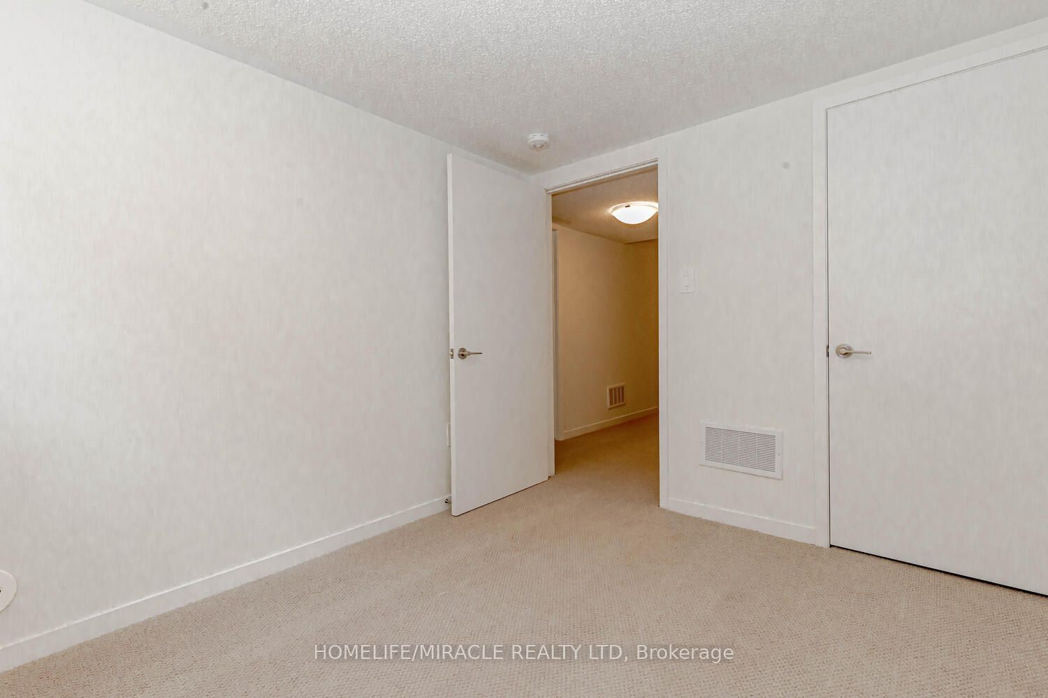 11 Honeycrisp Crescent 5 Property Photo 15