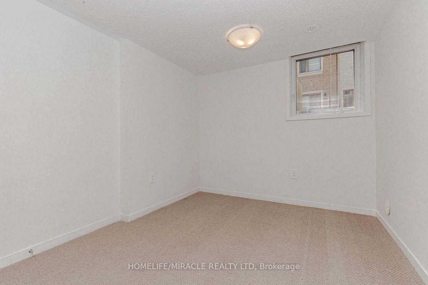 11 Honeycrisp Crescent 5 Property Photo 17