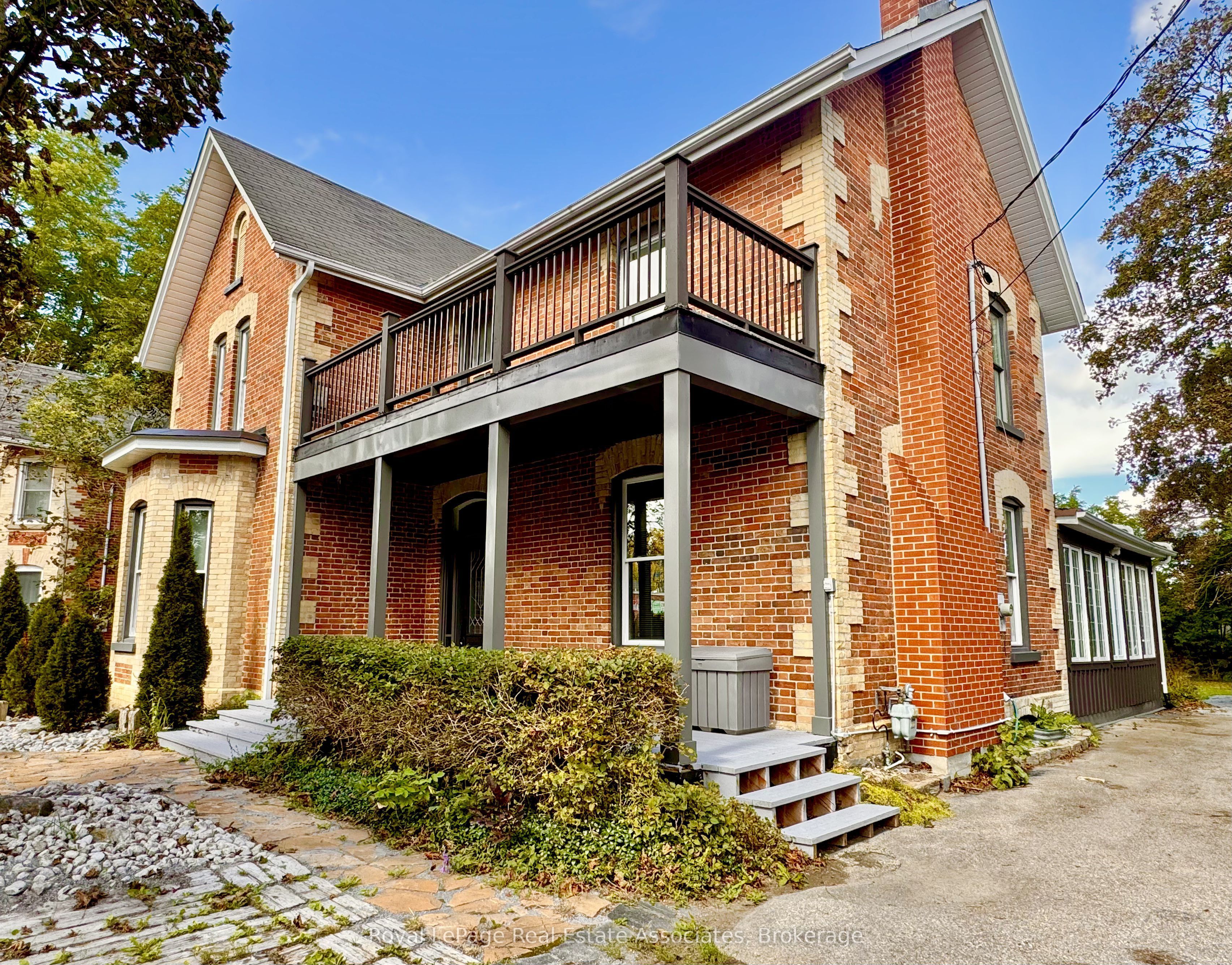 52 Cameron Street E Property Photo 3