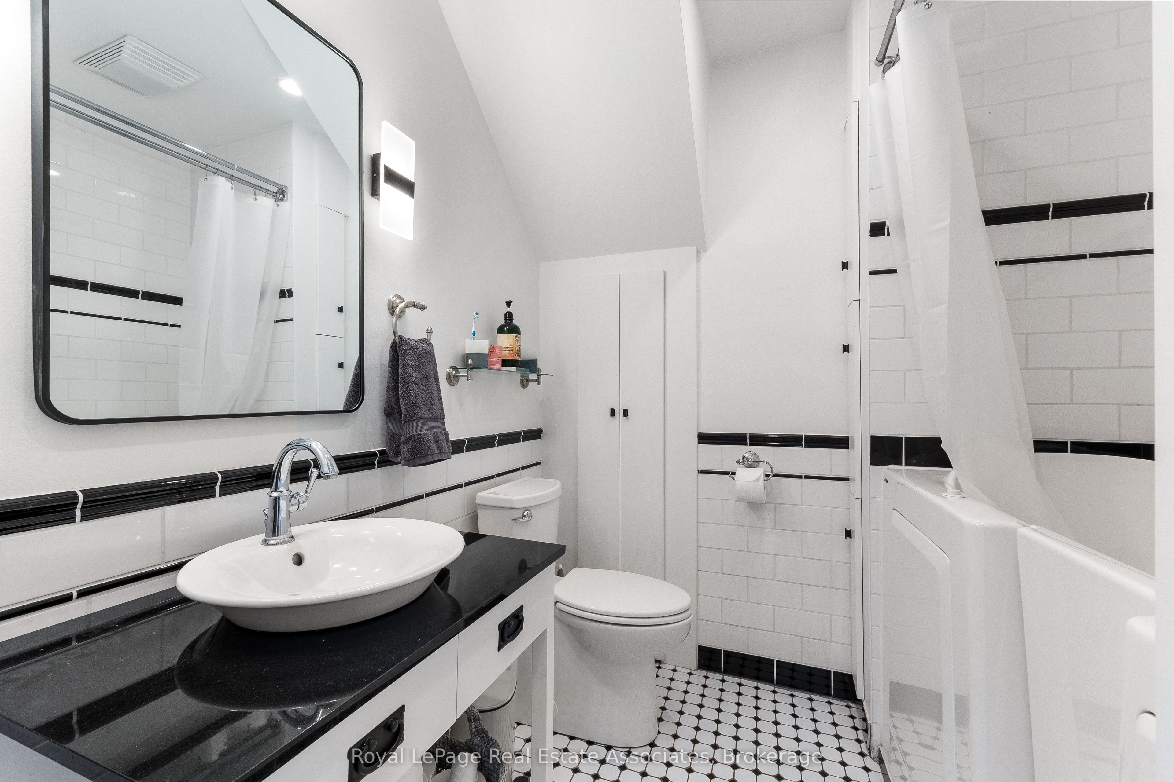 52 Cameron Street E Property Photo 26