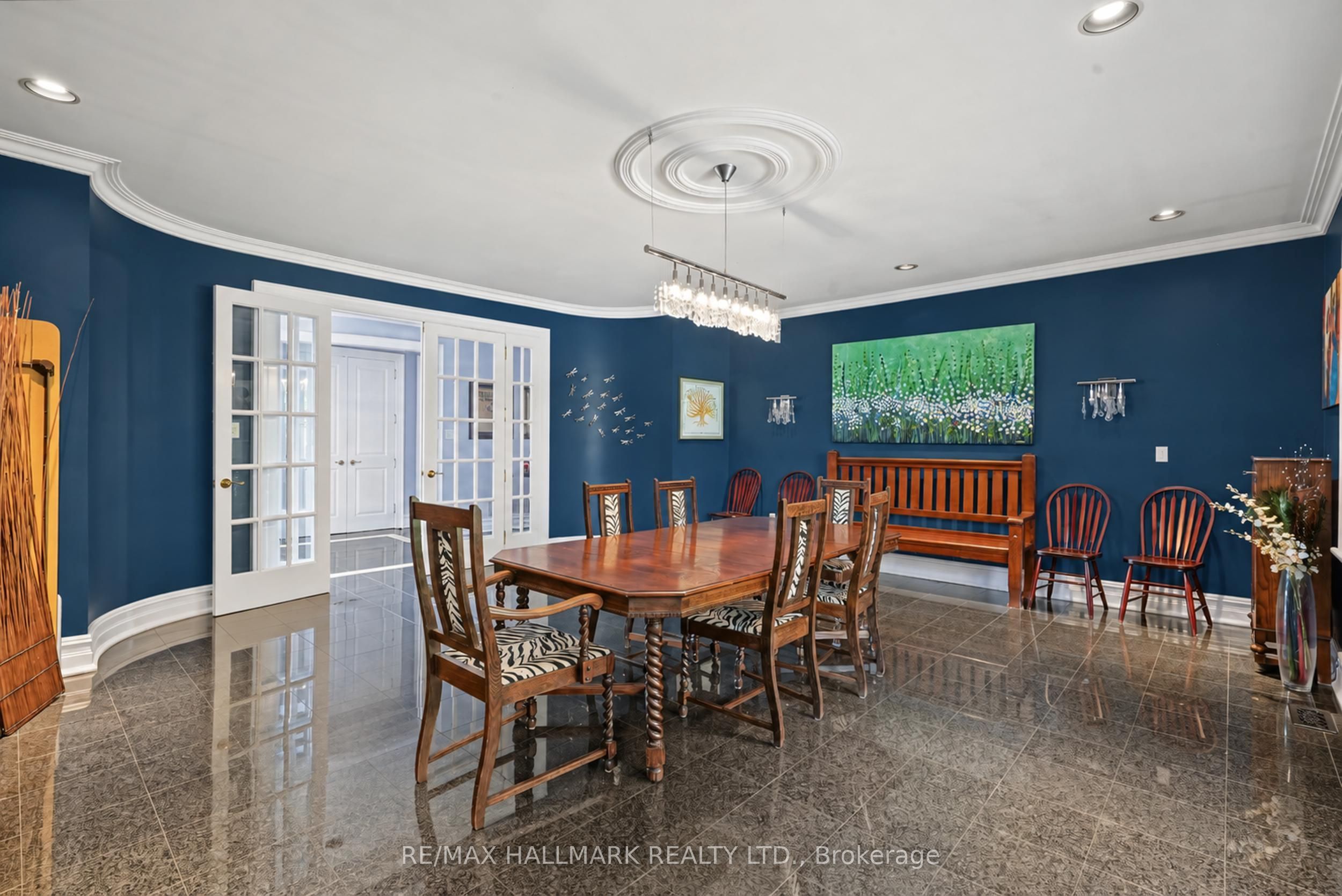 28 Renaissance Court W Property Photo 8
