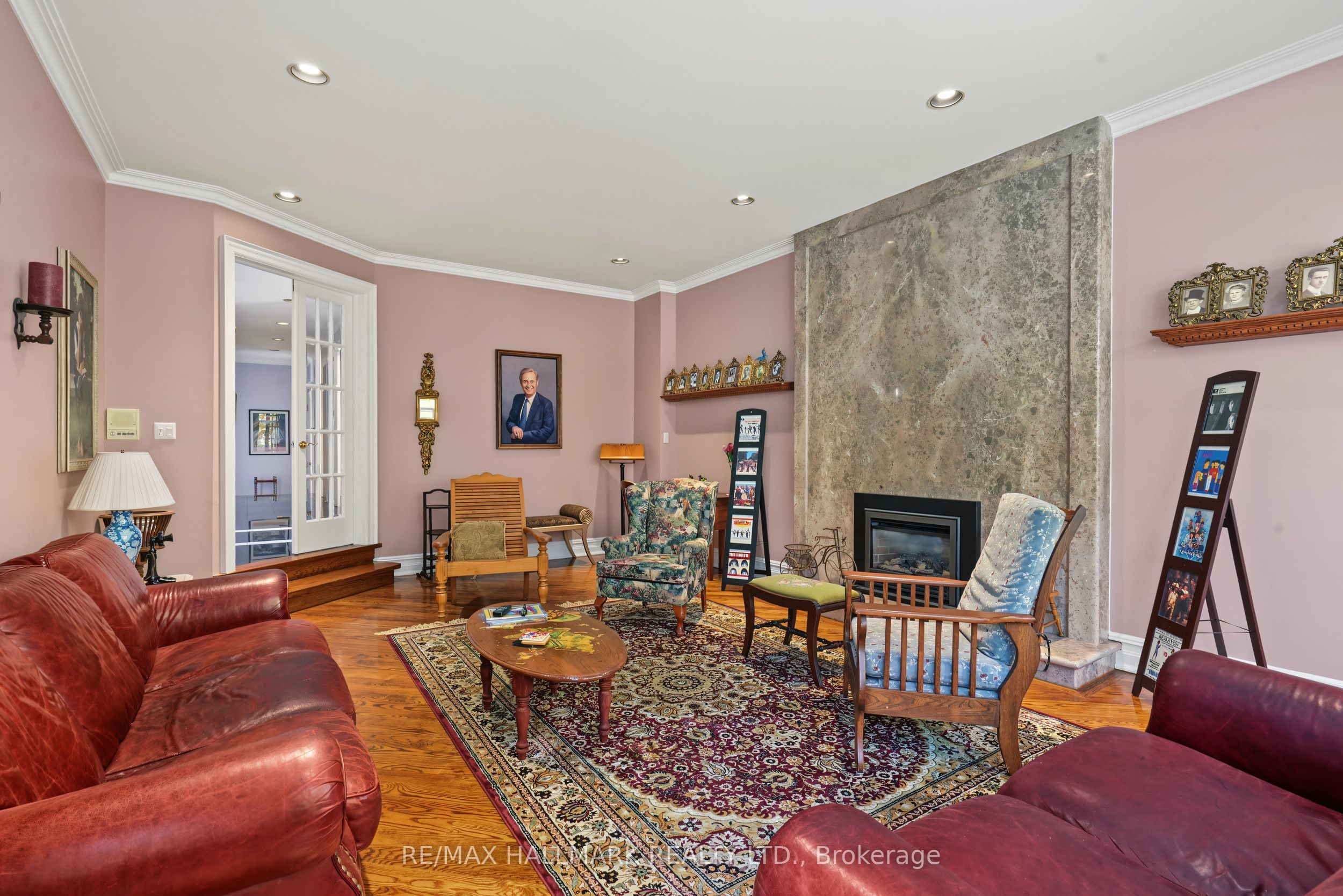 28 Renaissance Court W Property Photo 13