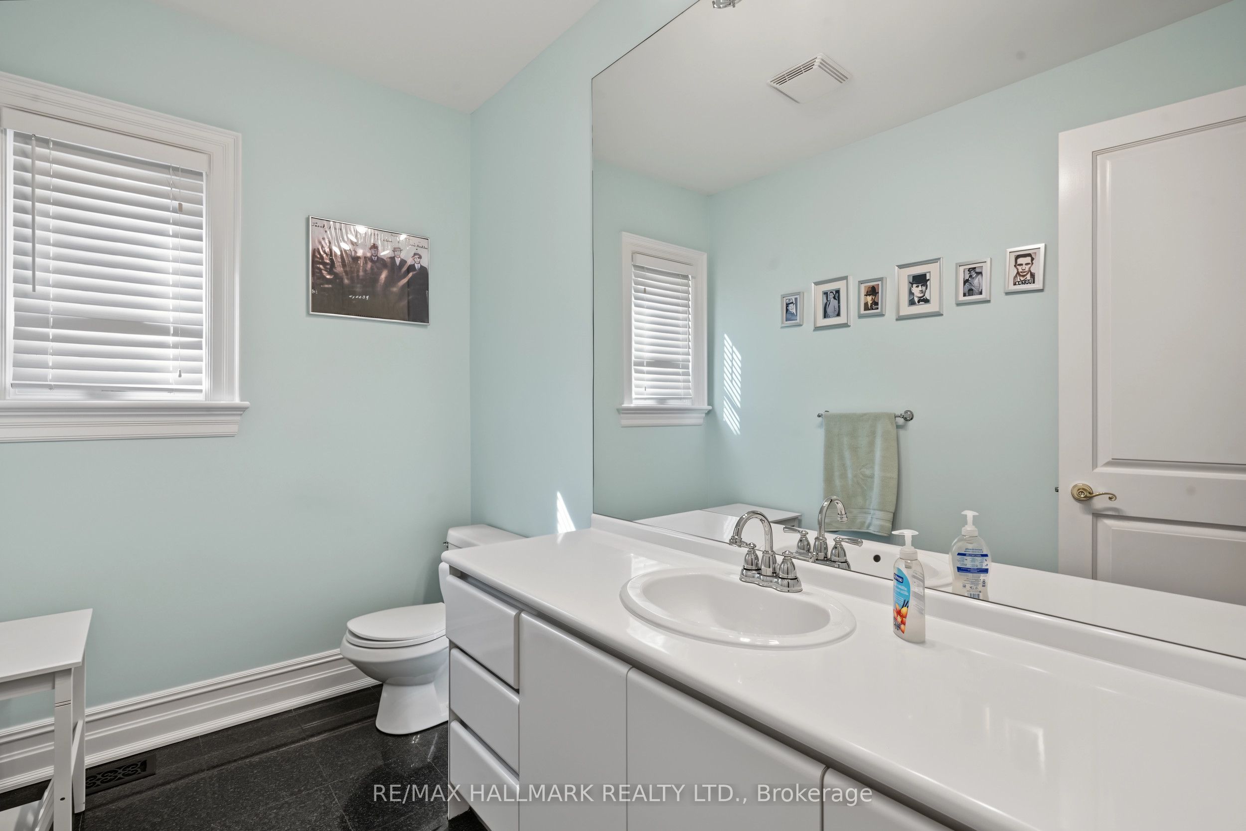 28 Renaissance Court W Property Photo 14