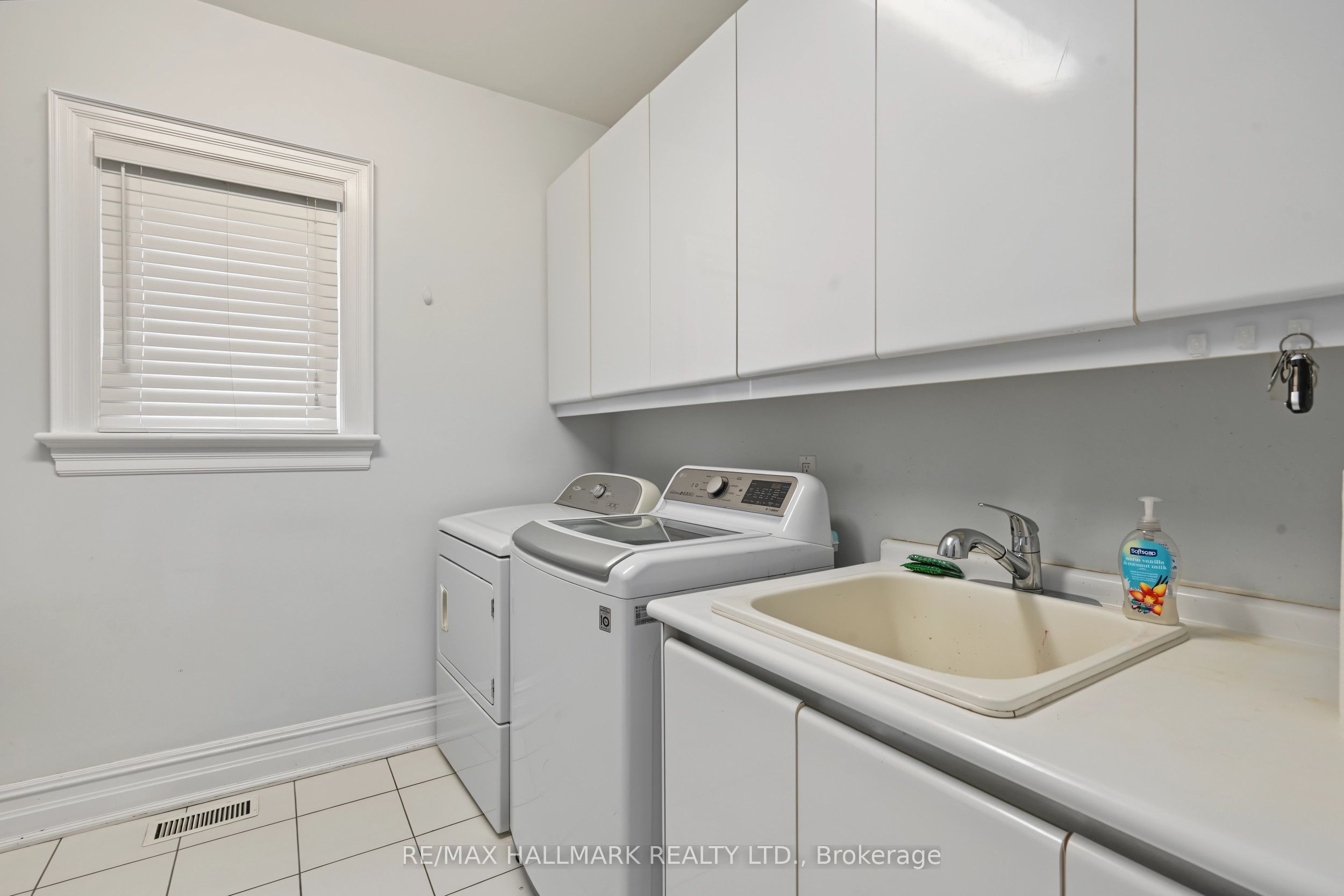 28 Renaissance Court W Property Photo 15