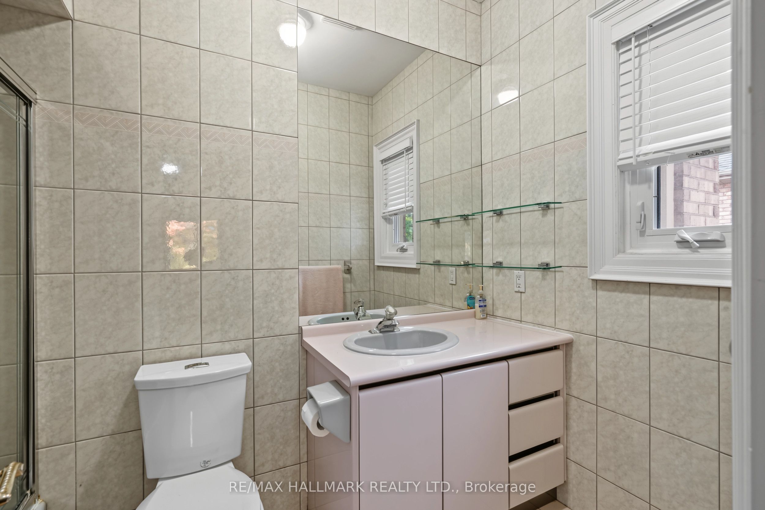 28 Renaissance Court W Property Photo 24