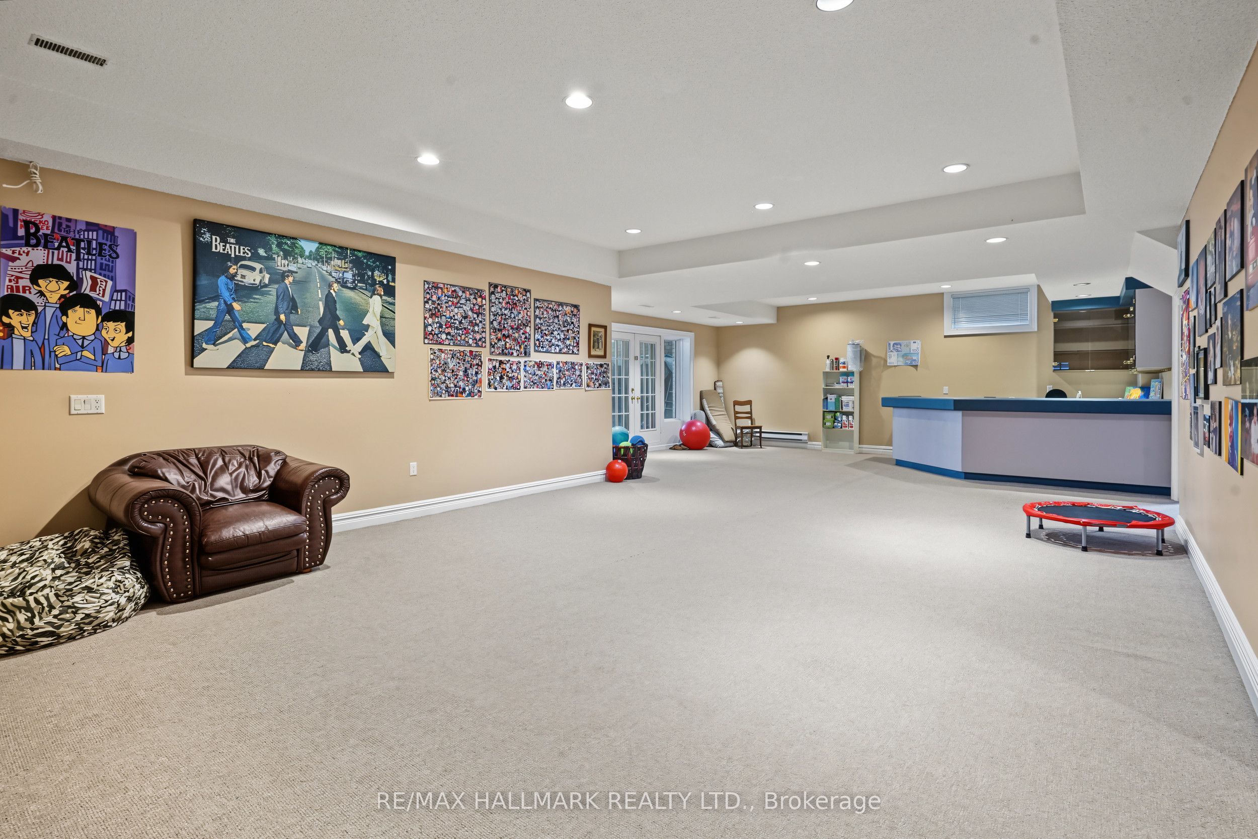 28 Renaissance Court W Property Photo 35