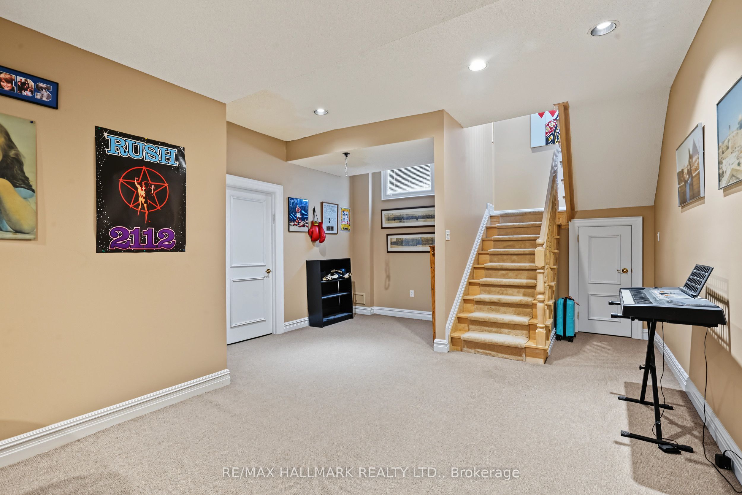 28 Renaissance Court W Property Photo 37