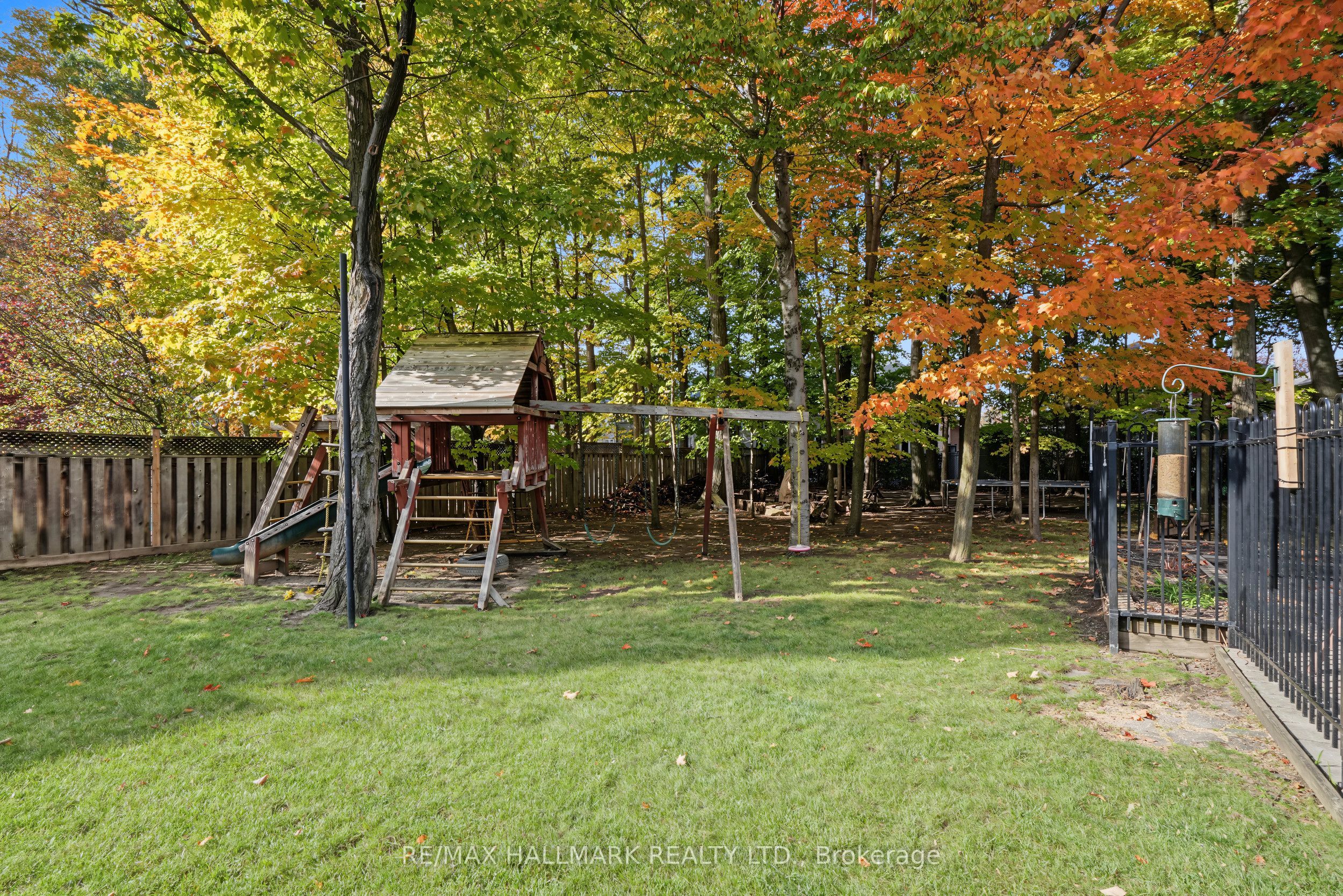28 Renaissance Court W Property Photo 44